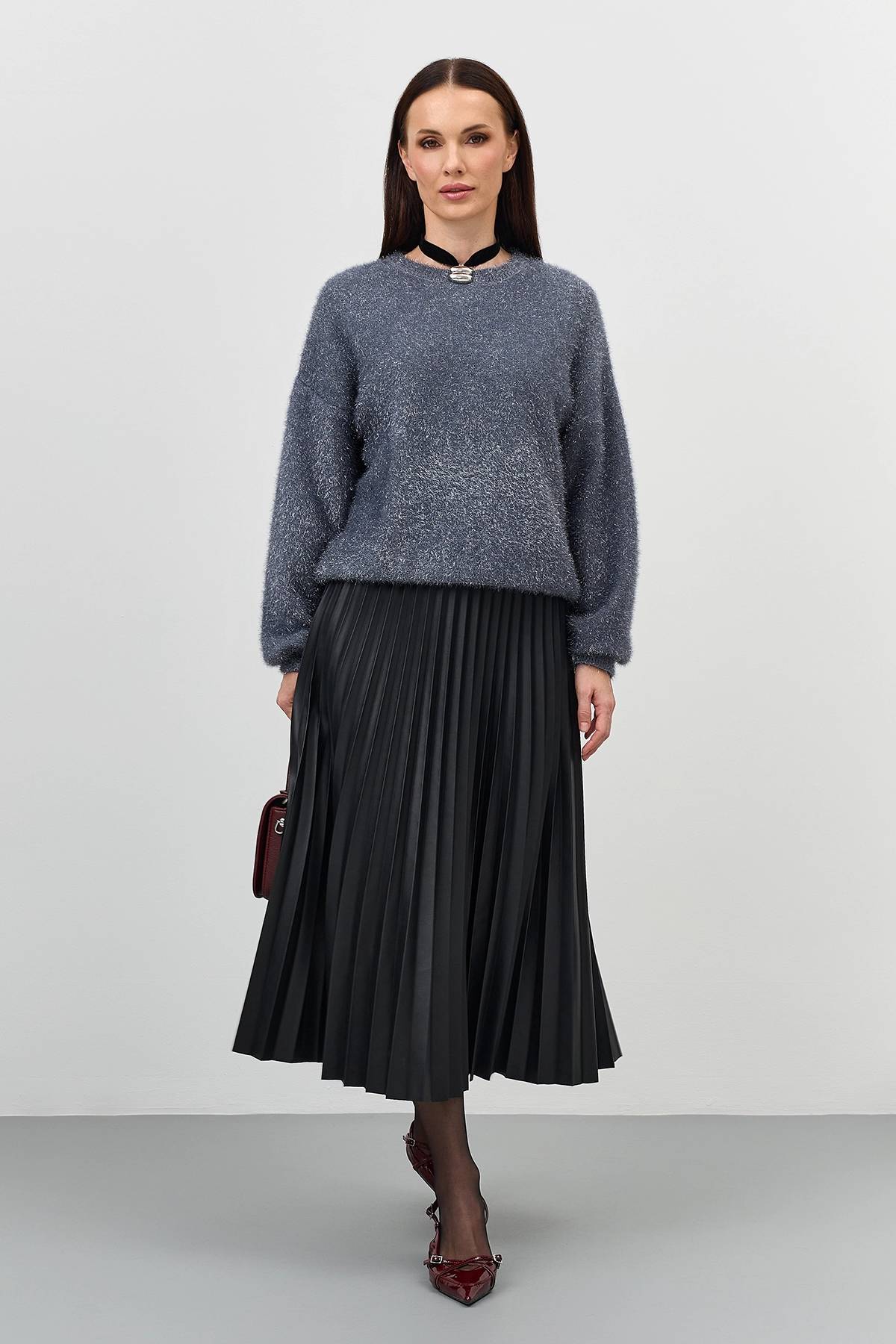 Джемпер из мерцающей пряжи, 42