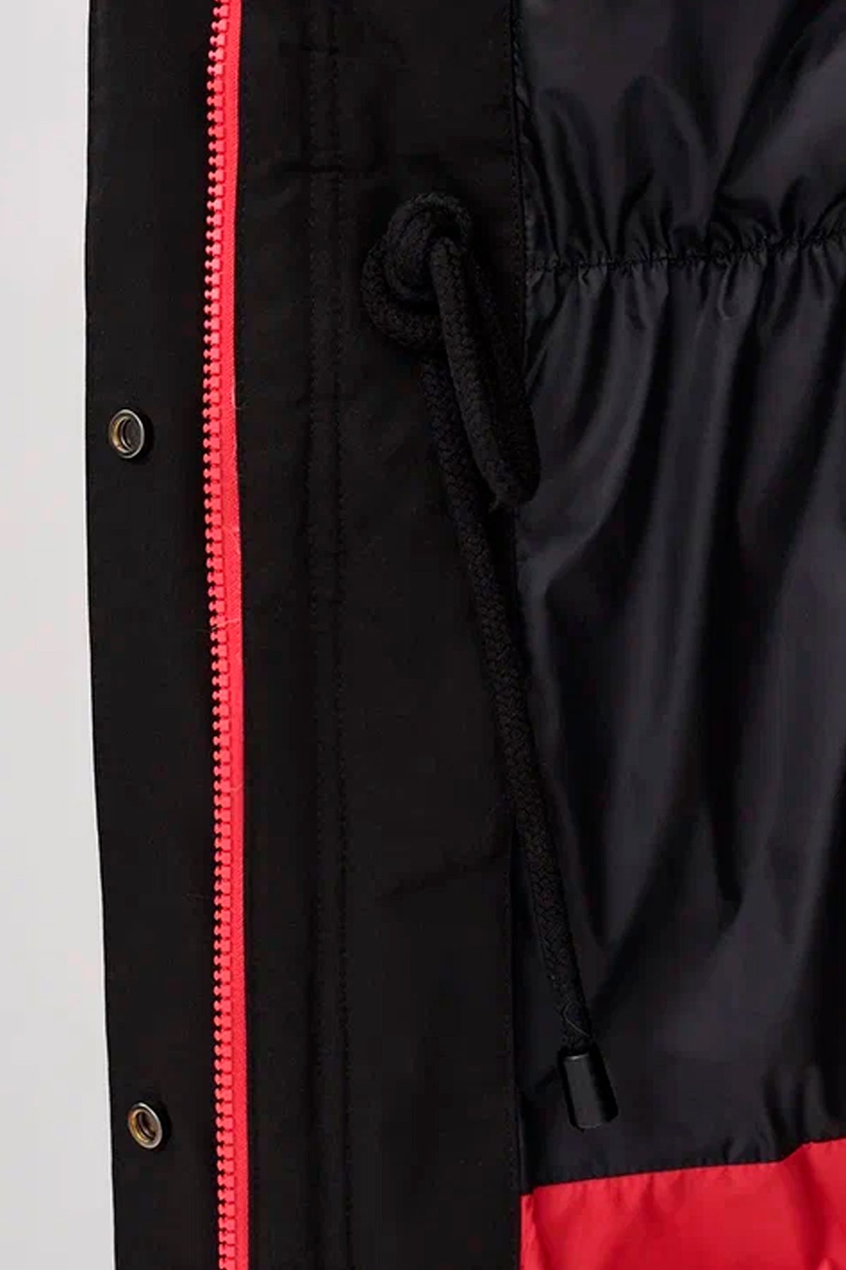 Куртка в спортивном стиле с контратной отделкой в черном цвете, 50р