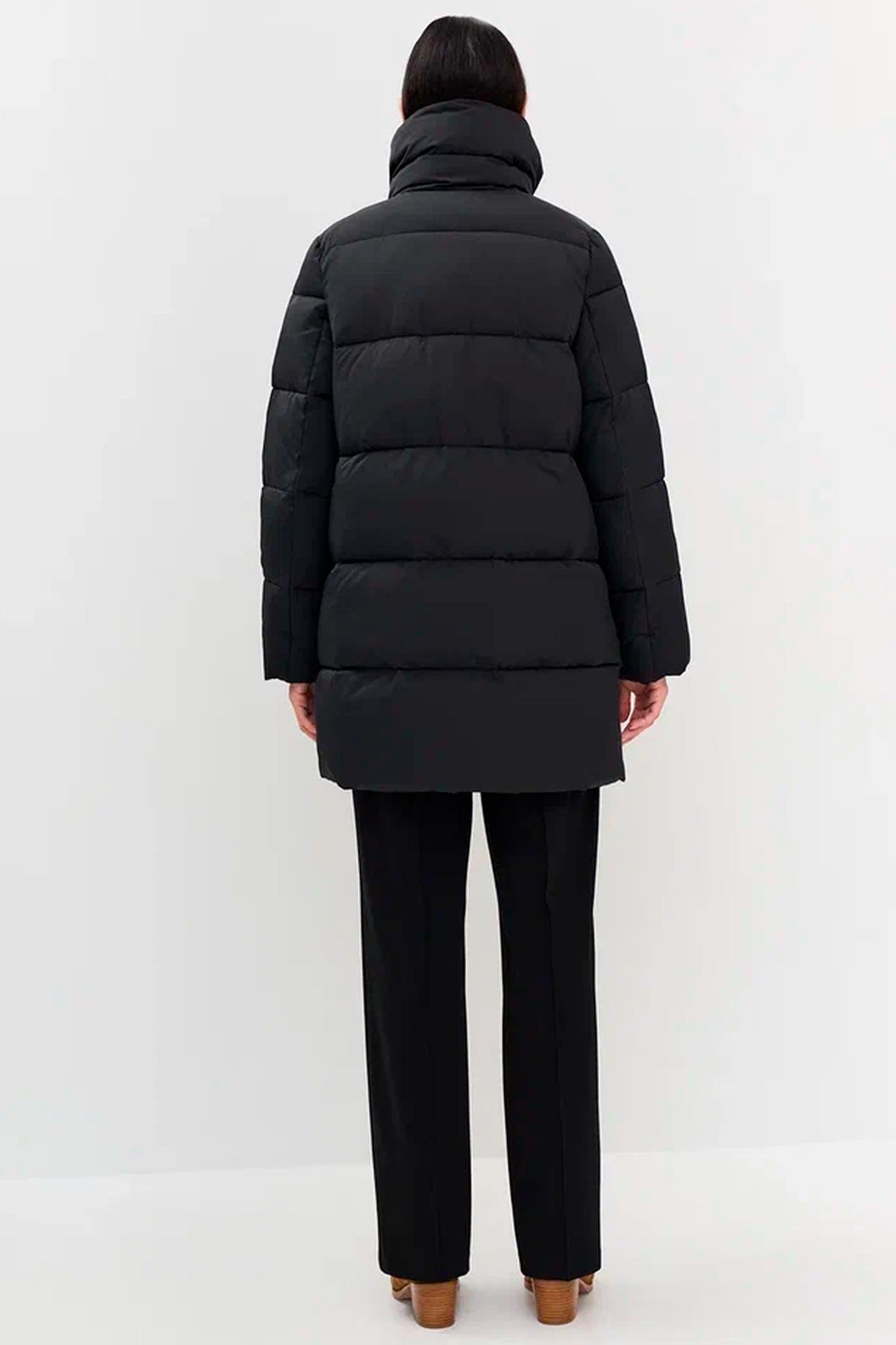 Стеганое укороченное пальто в черном цвете, 44р