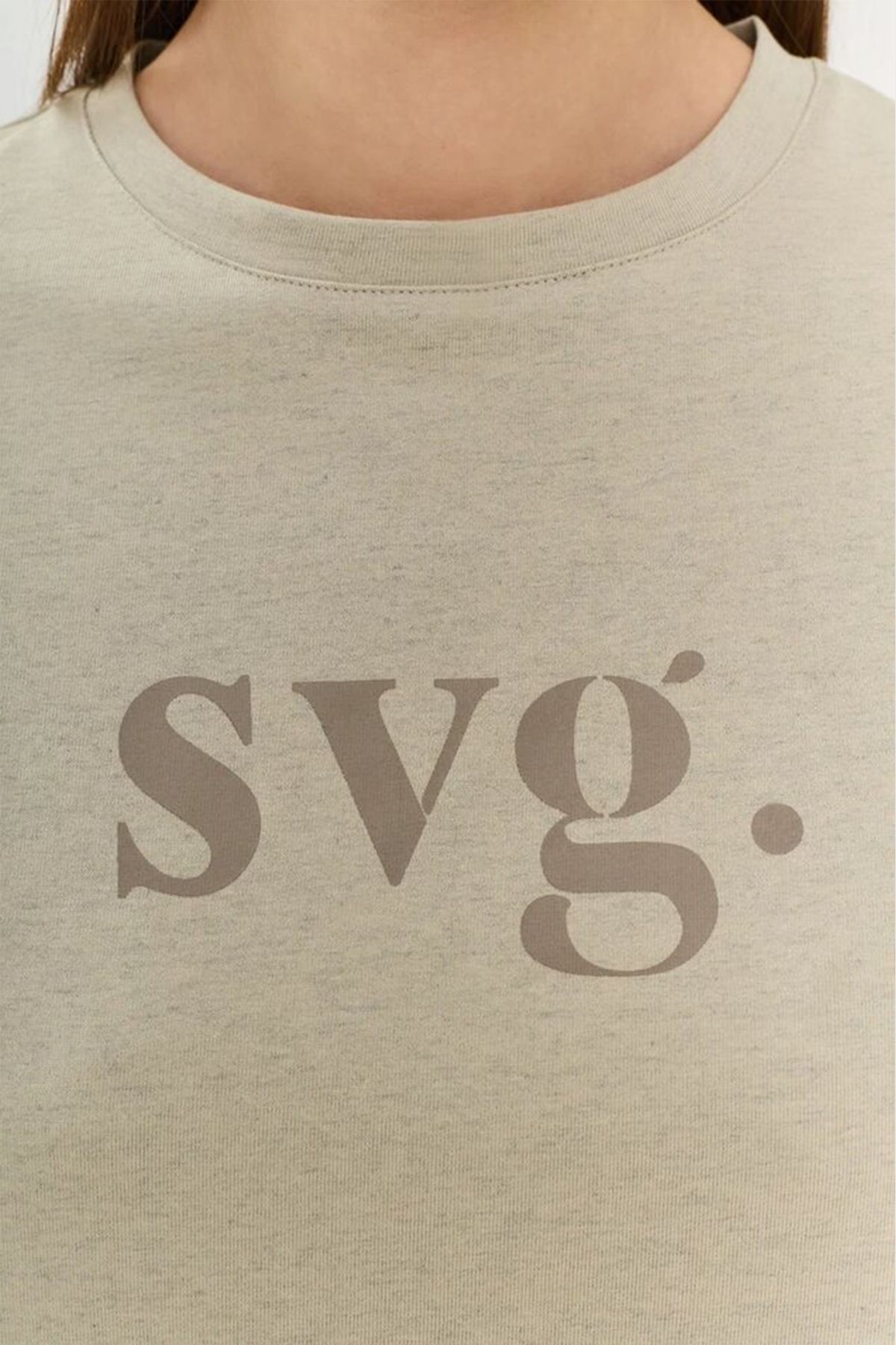 Футболка с фирменной надписью SVG, 50р