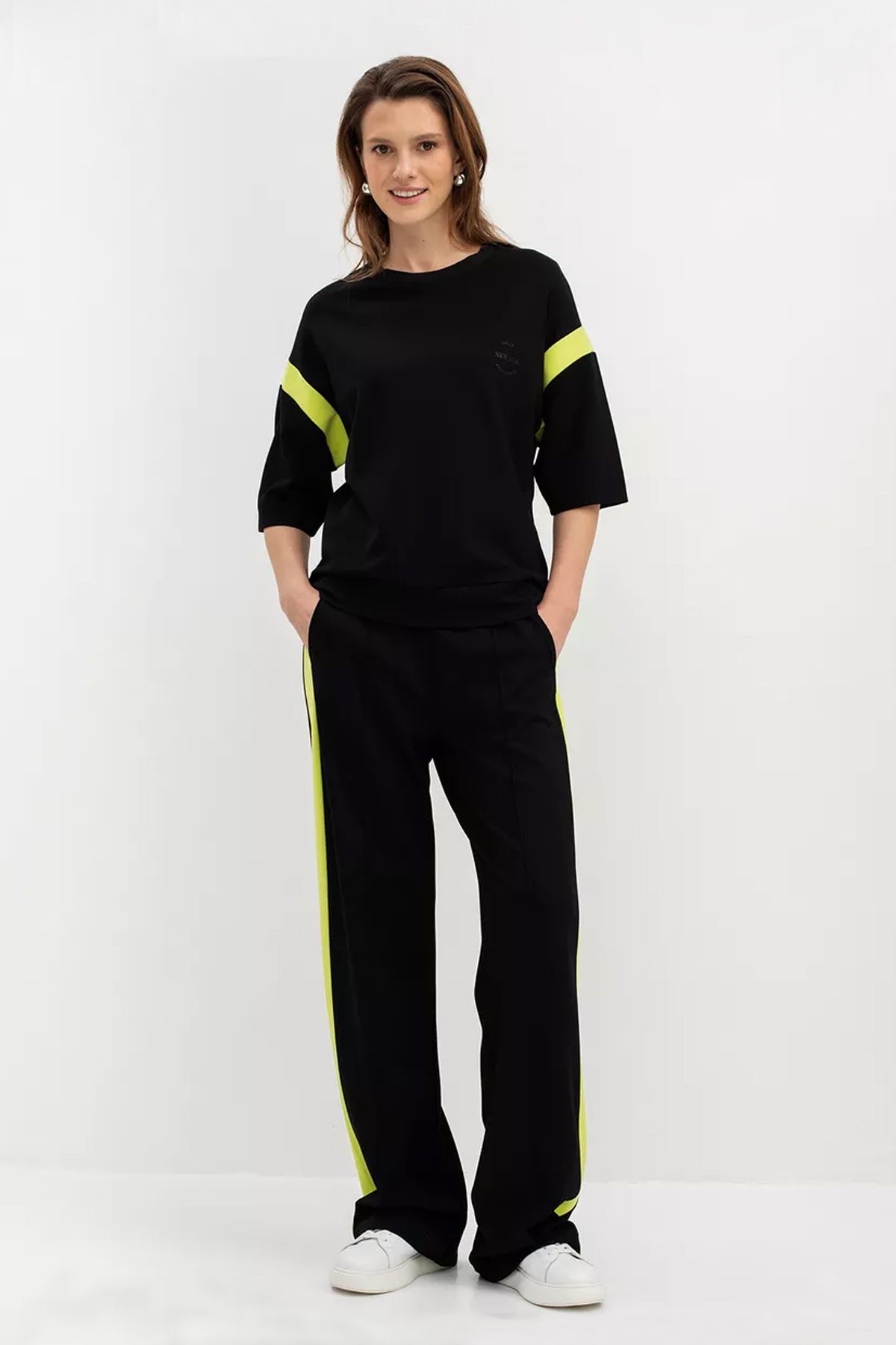 Брюки с яркими лампасами, 40р