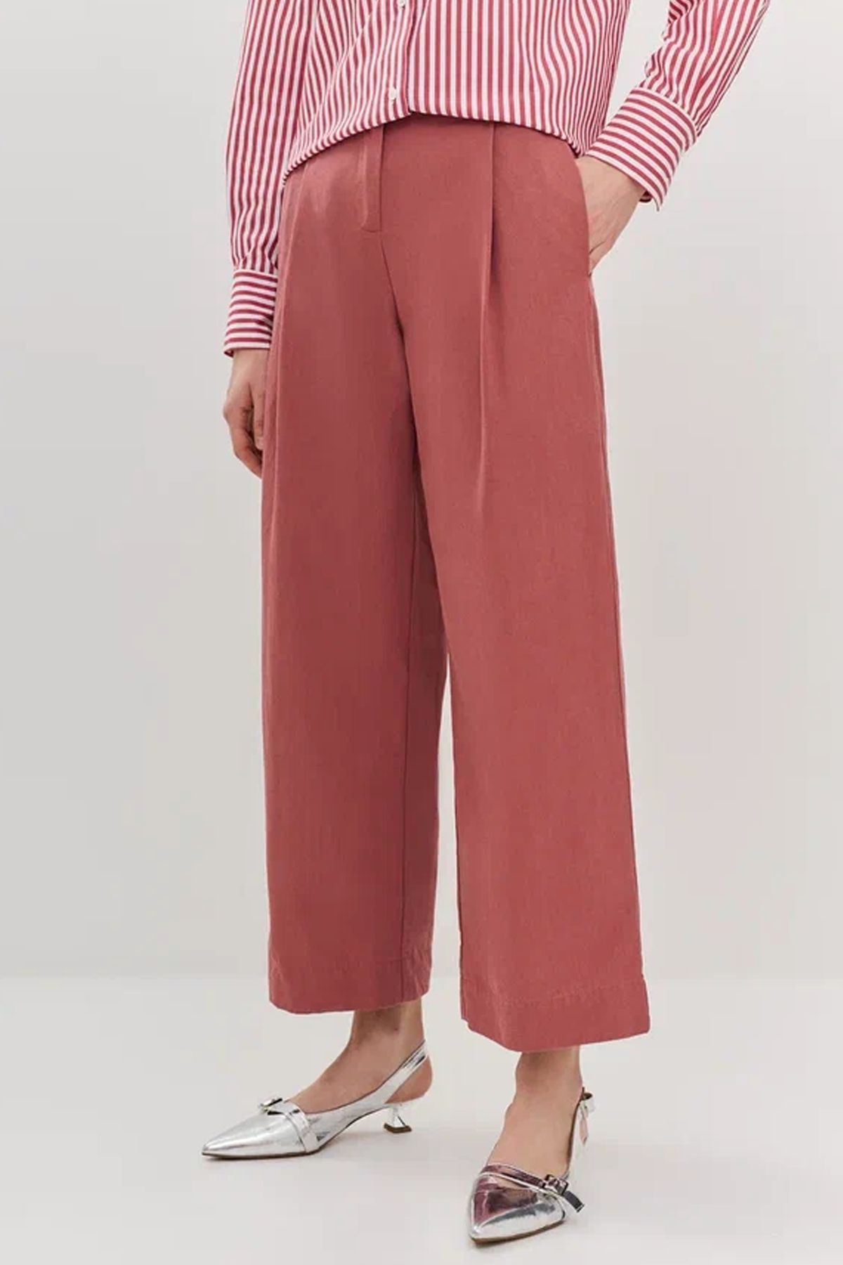 Бордовые брюки с защипами, 52р