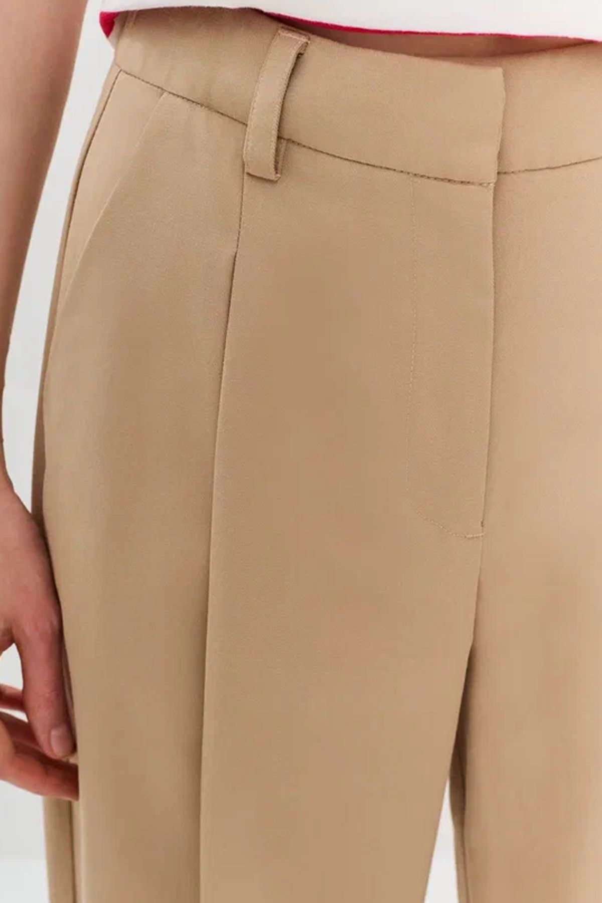 Брюки прямого кроя с мягкими стрелками, 50р