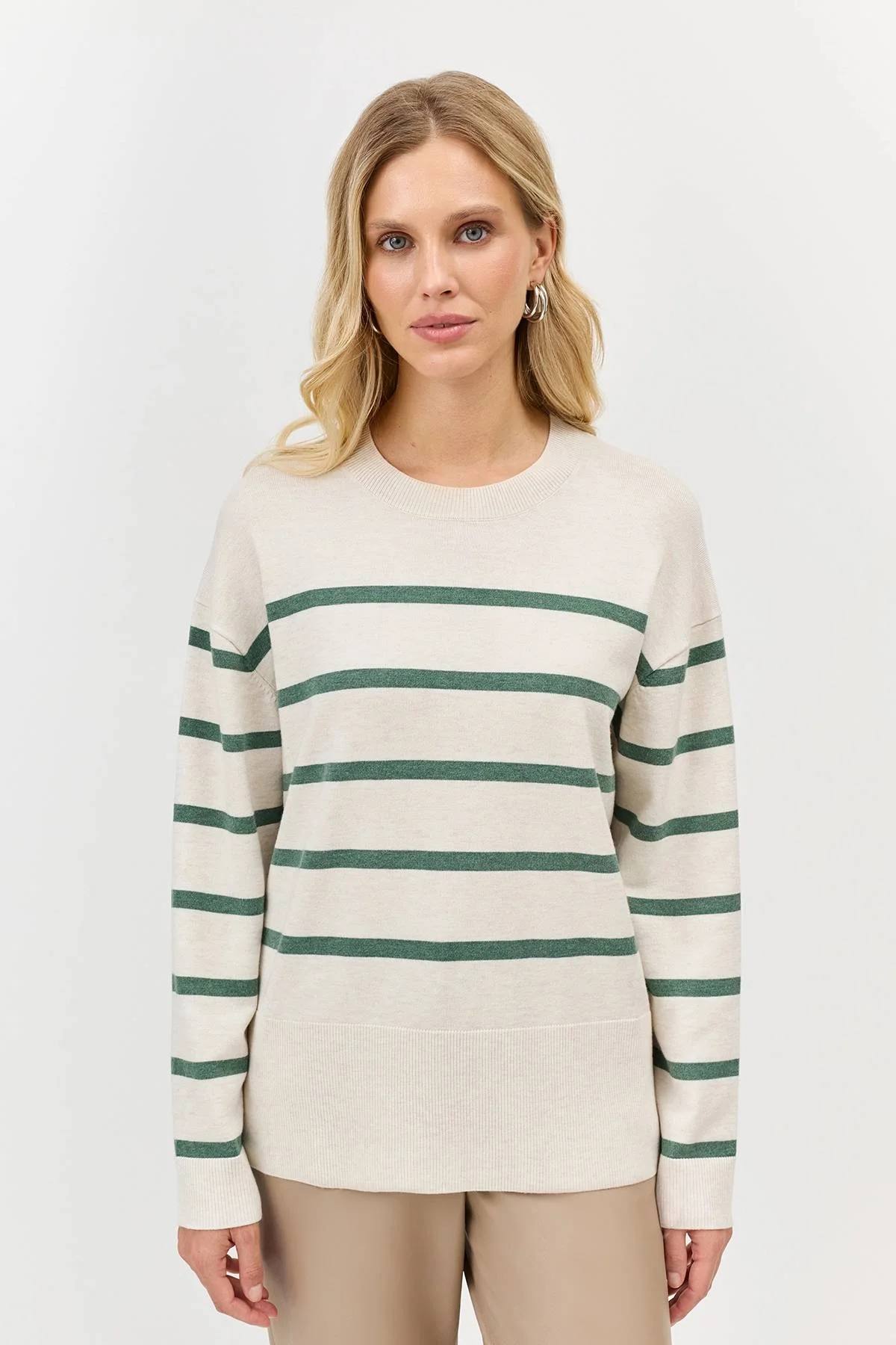 Джемпер в яркую полоску, 44