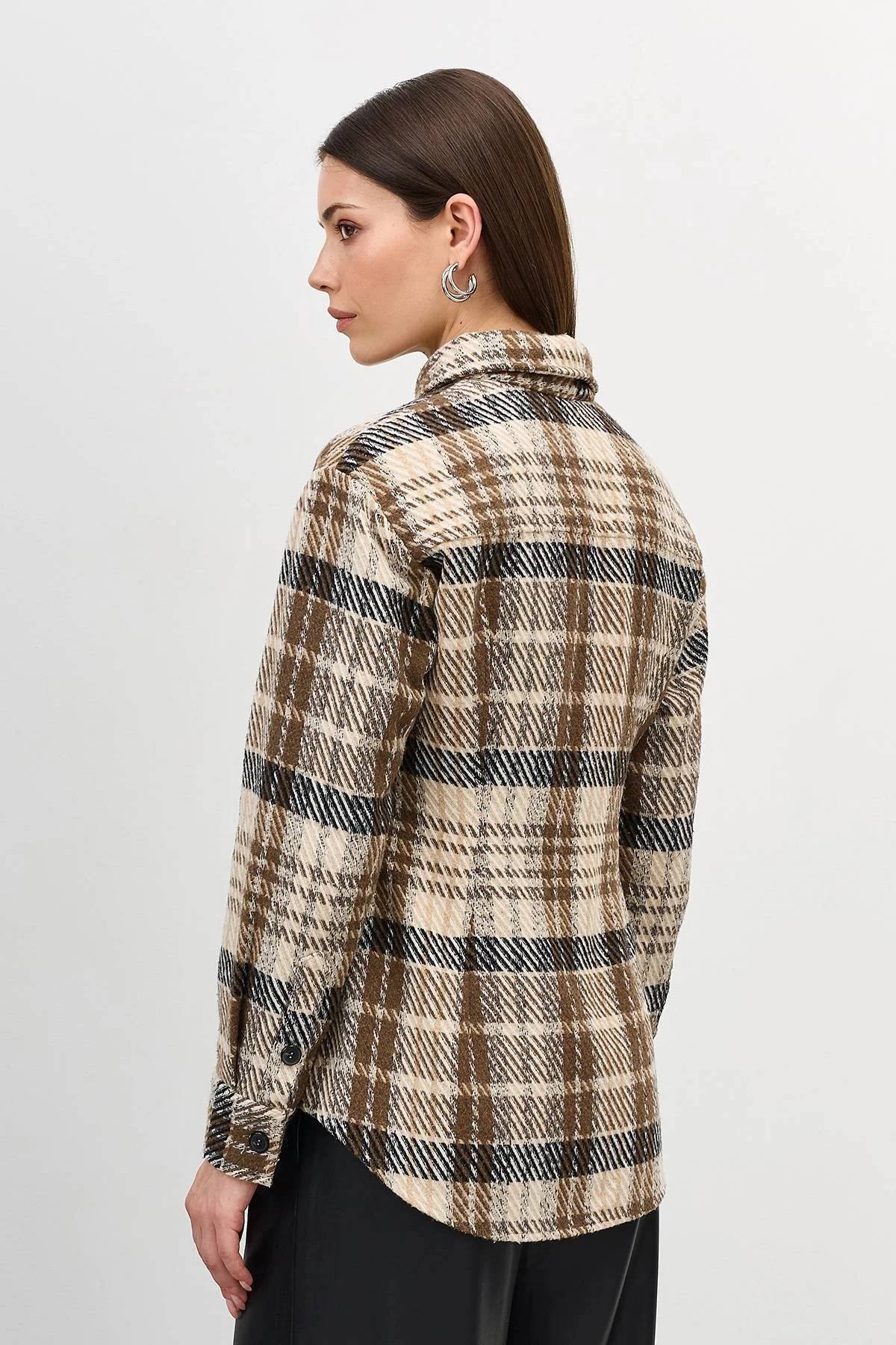 Приталенная рубашка в клетку, 48