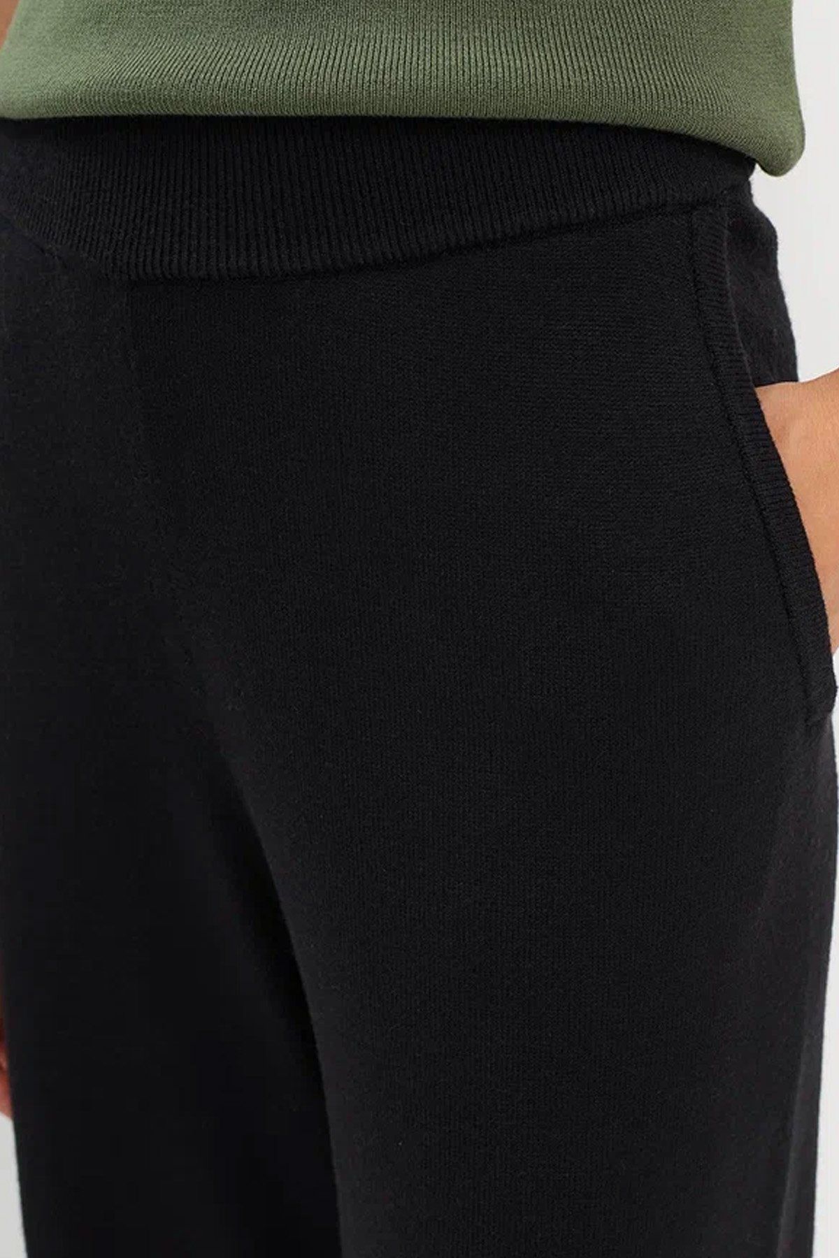 Чёерные трикотажные брюки с резинкой на талии, 44р