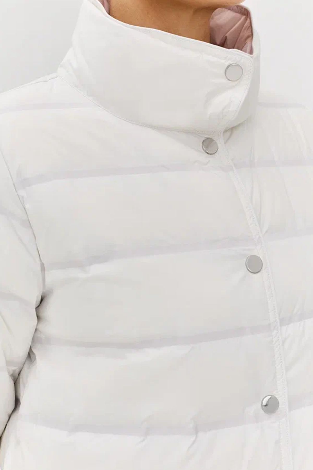 Куртка с контрастной подкладкой прямого силуэта в жемчужном цвете, 42р