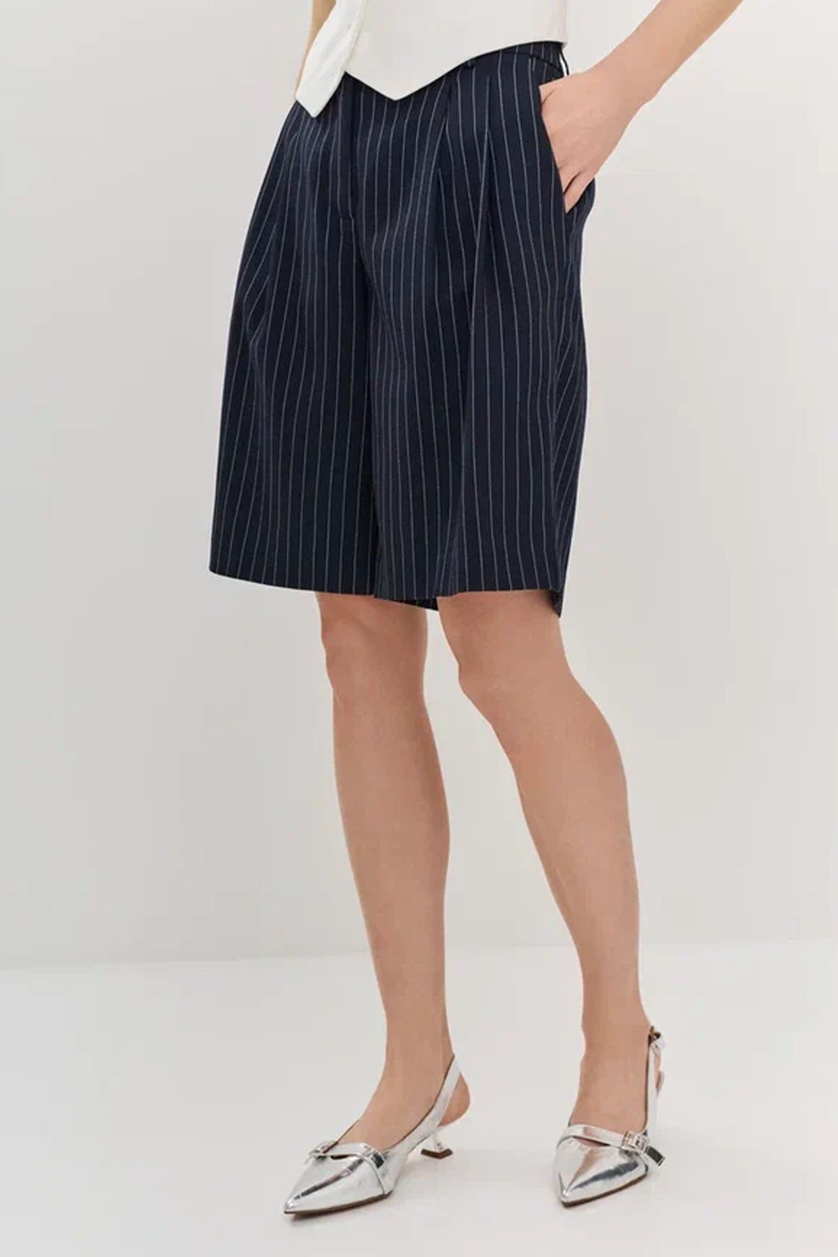 Шорты в тонкую полоску, 46р