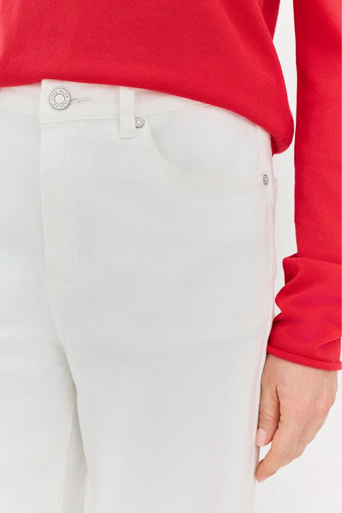 Белые джинсы в стиле regular fit, 50р