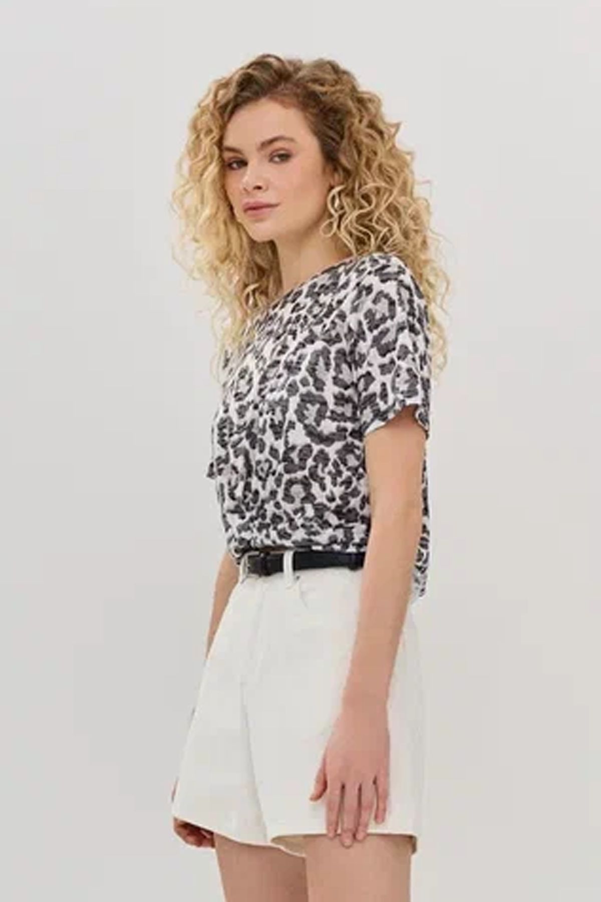 Футболка с анималистичным принтом в черном цвете 53941/9, 42р