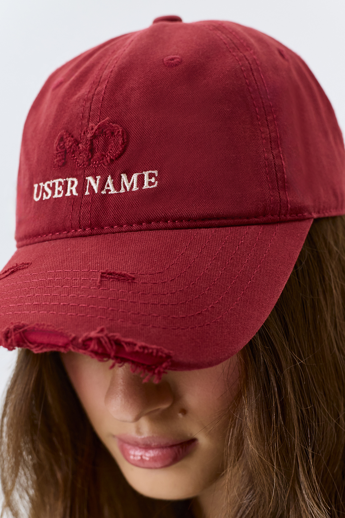 Кепка с вышивкой и дестроями, One