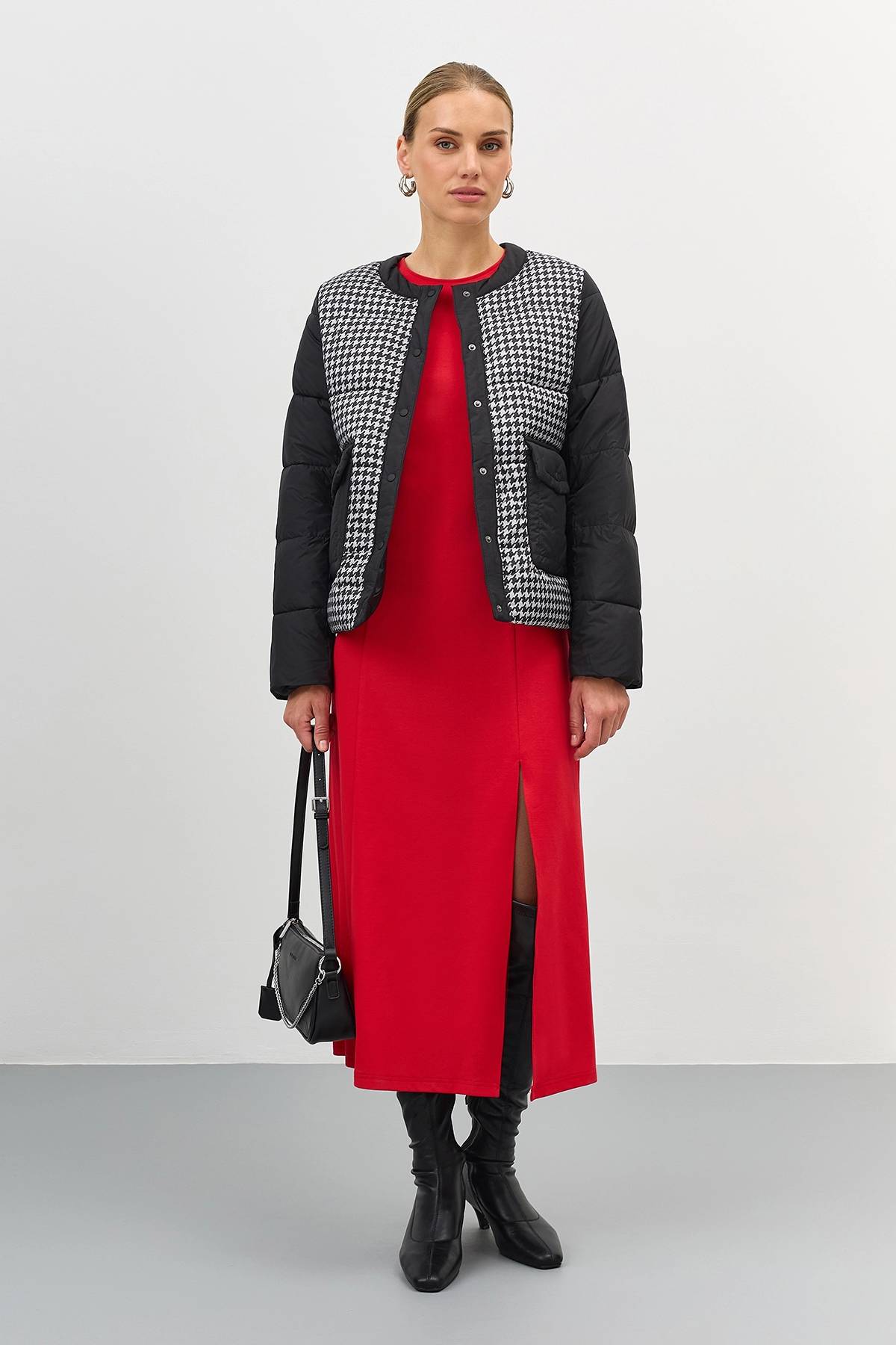 Лимитированая серия куртка черная и палантин, 42