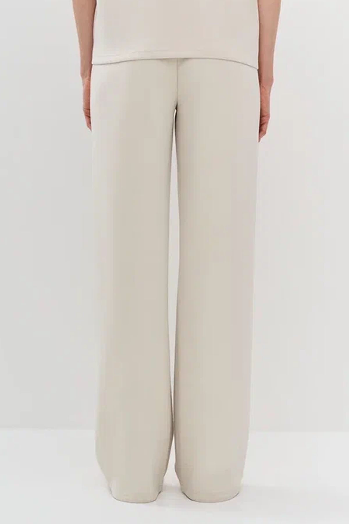 Брюки из смесового модала прямого силуэта в молочном цвете, 42р