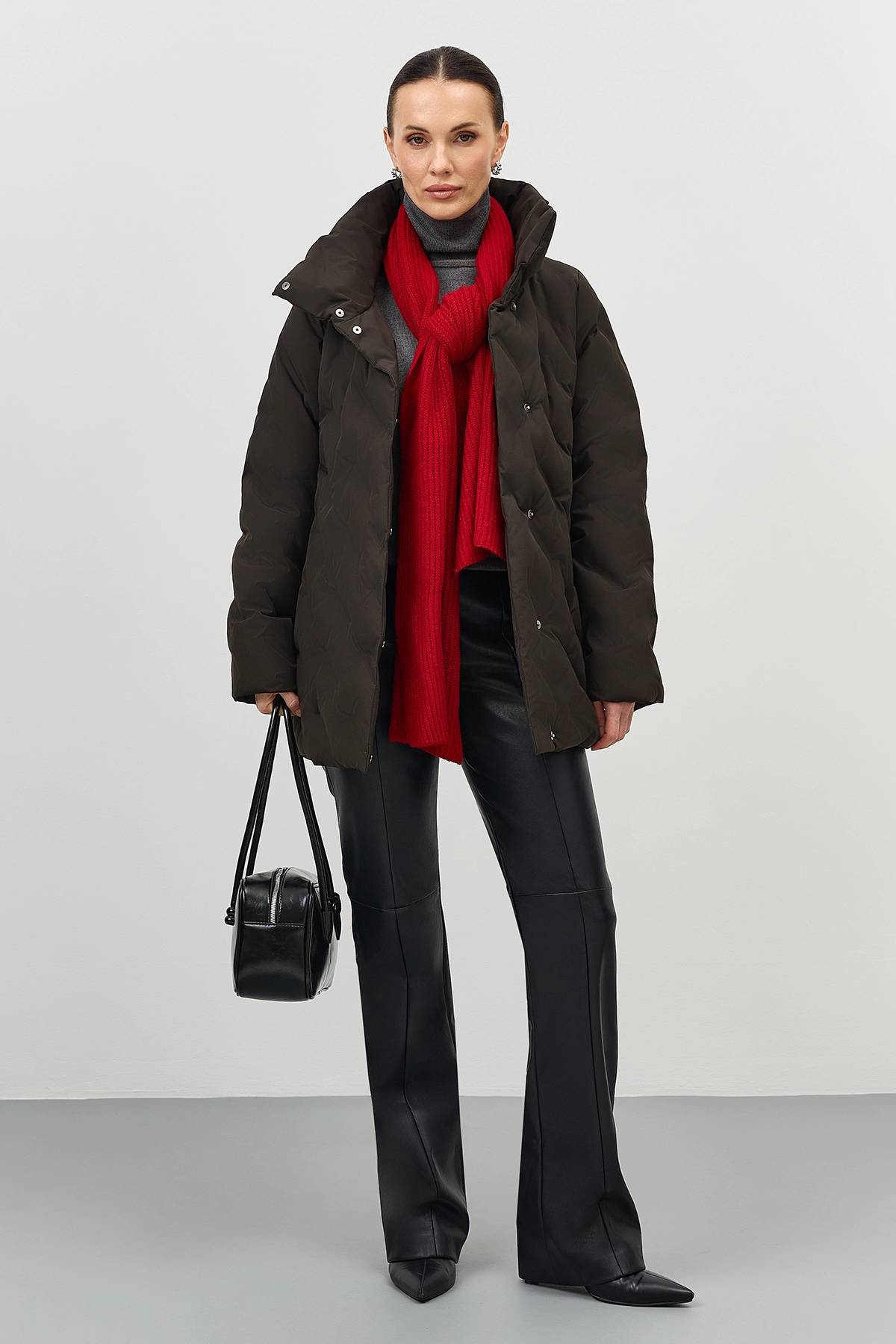 Лимитированная серия темно-зеленая куртка с палантином , 42