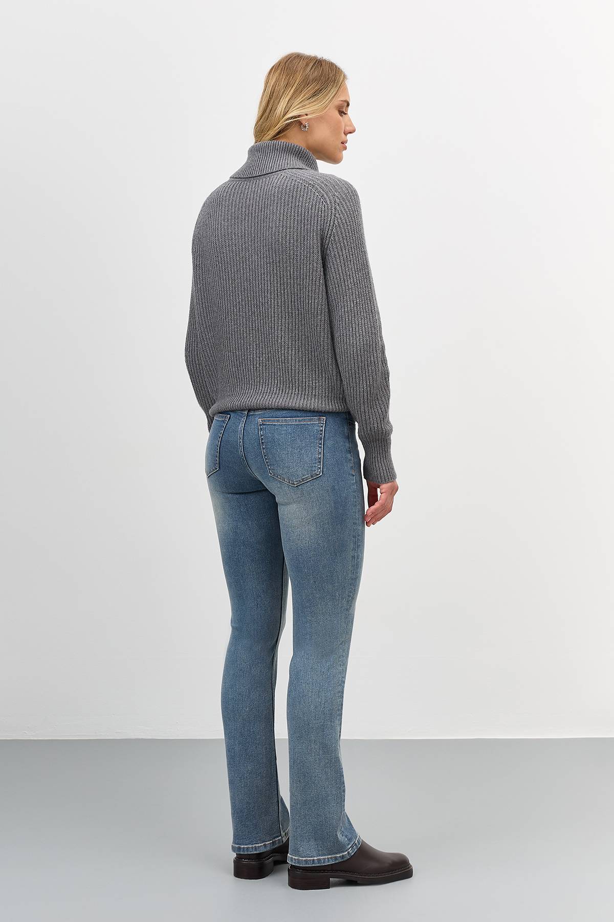 Лимитированная серия серый свитер с отложным воротником на молнии и ремень, 50