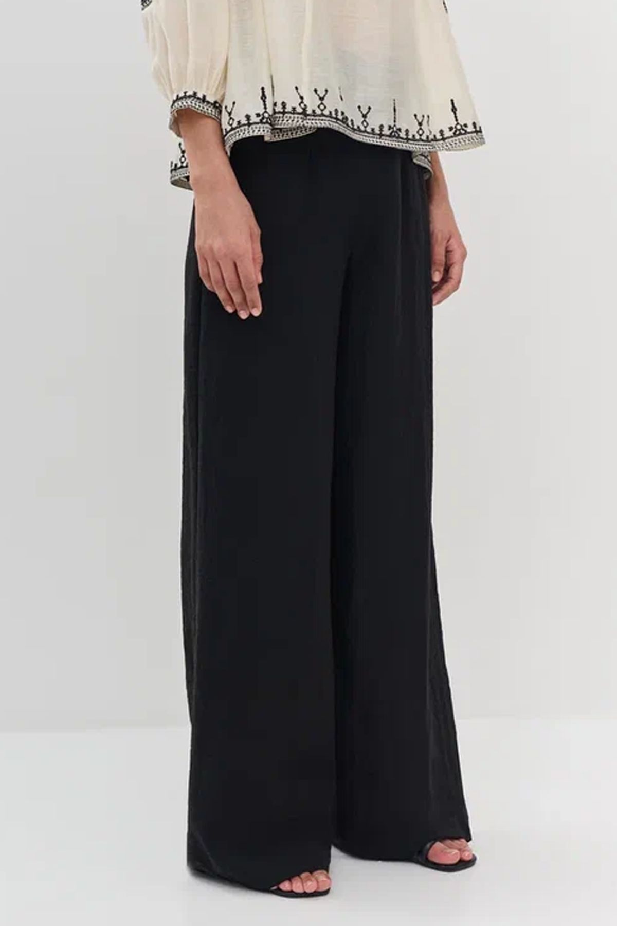 Брюки черного цвета с потайной молнией, 42р