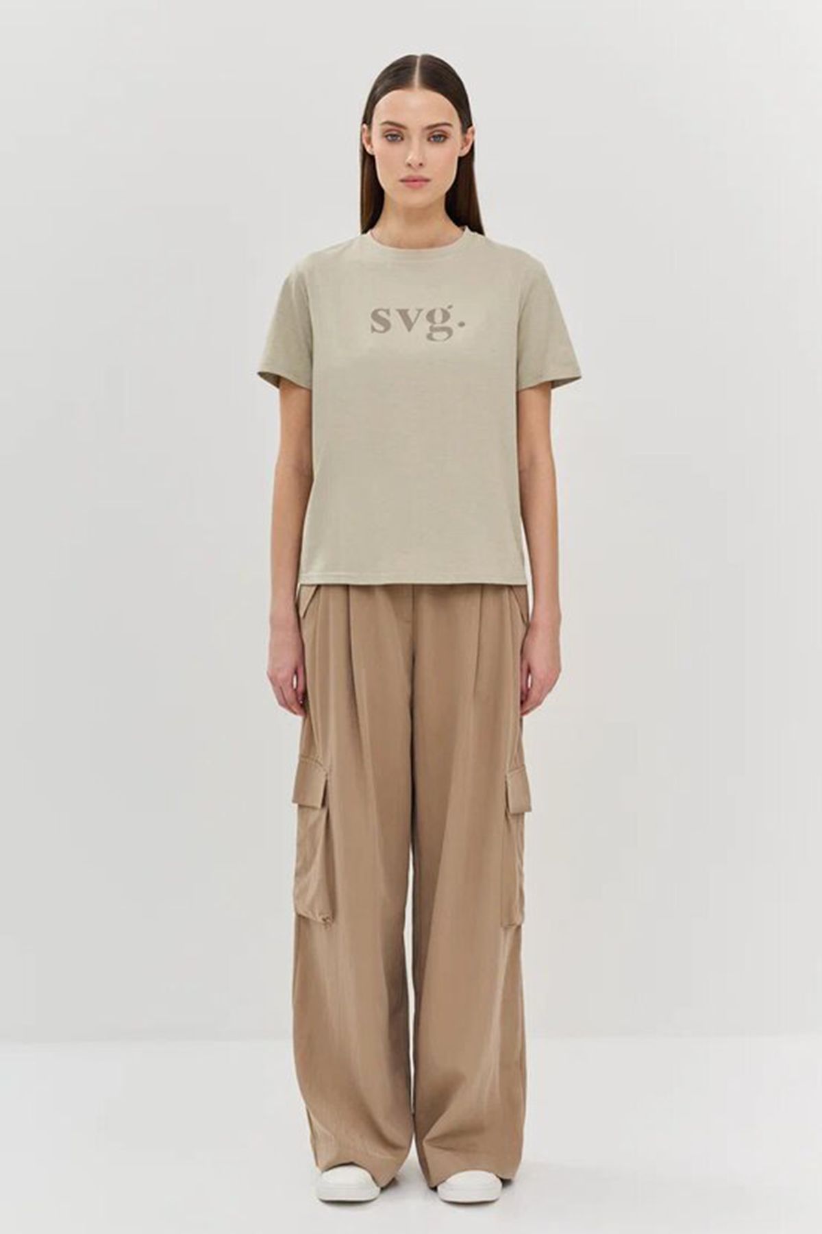 Футболка с фирменной надписью SVG, 50р