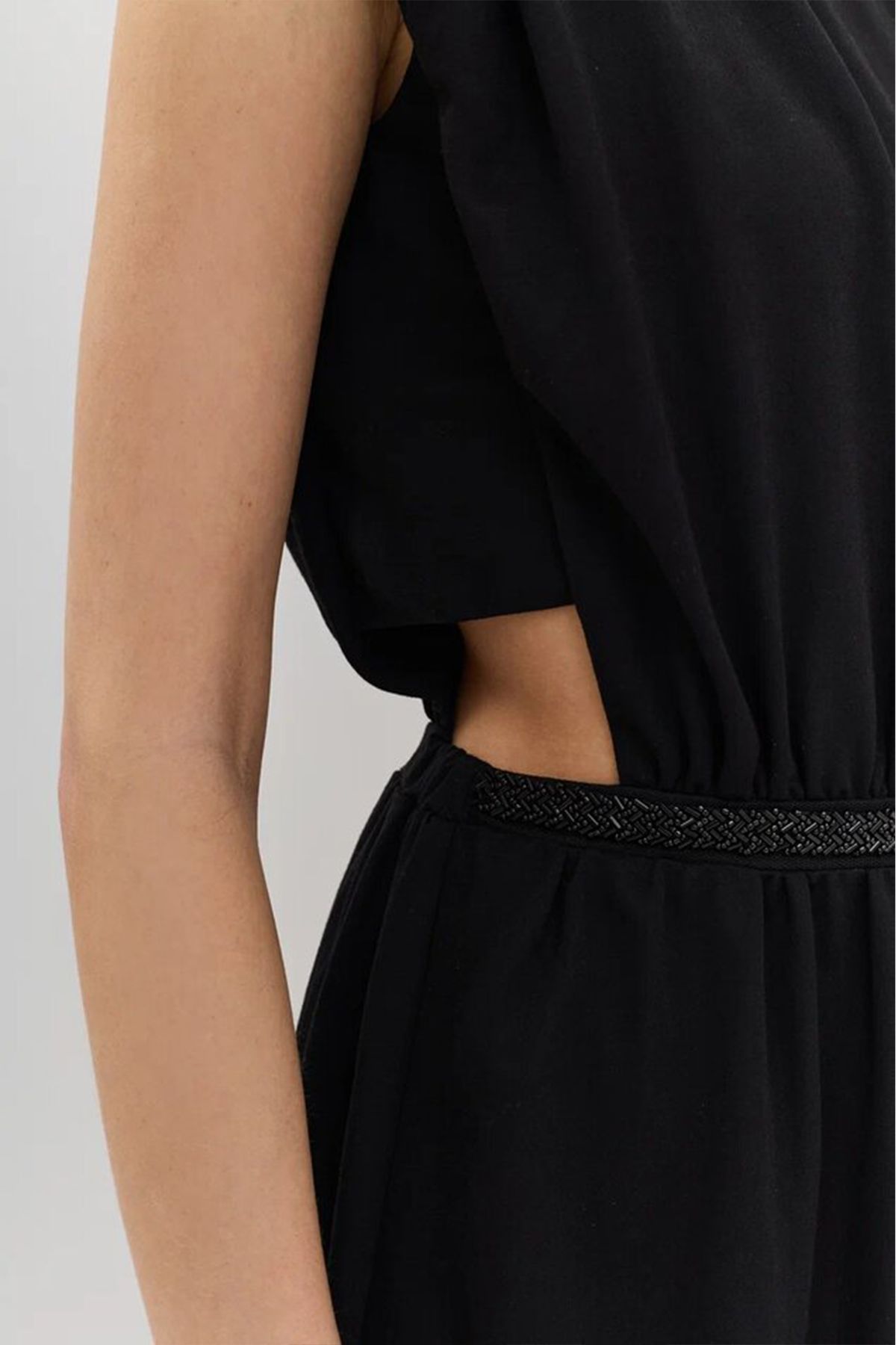 Длинное платье с открытыми боками и разрезом, 40р