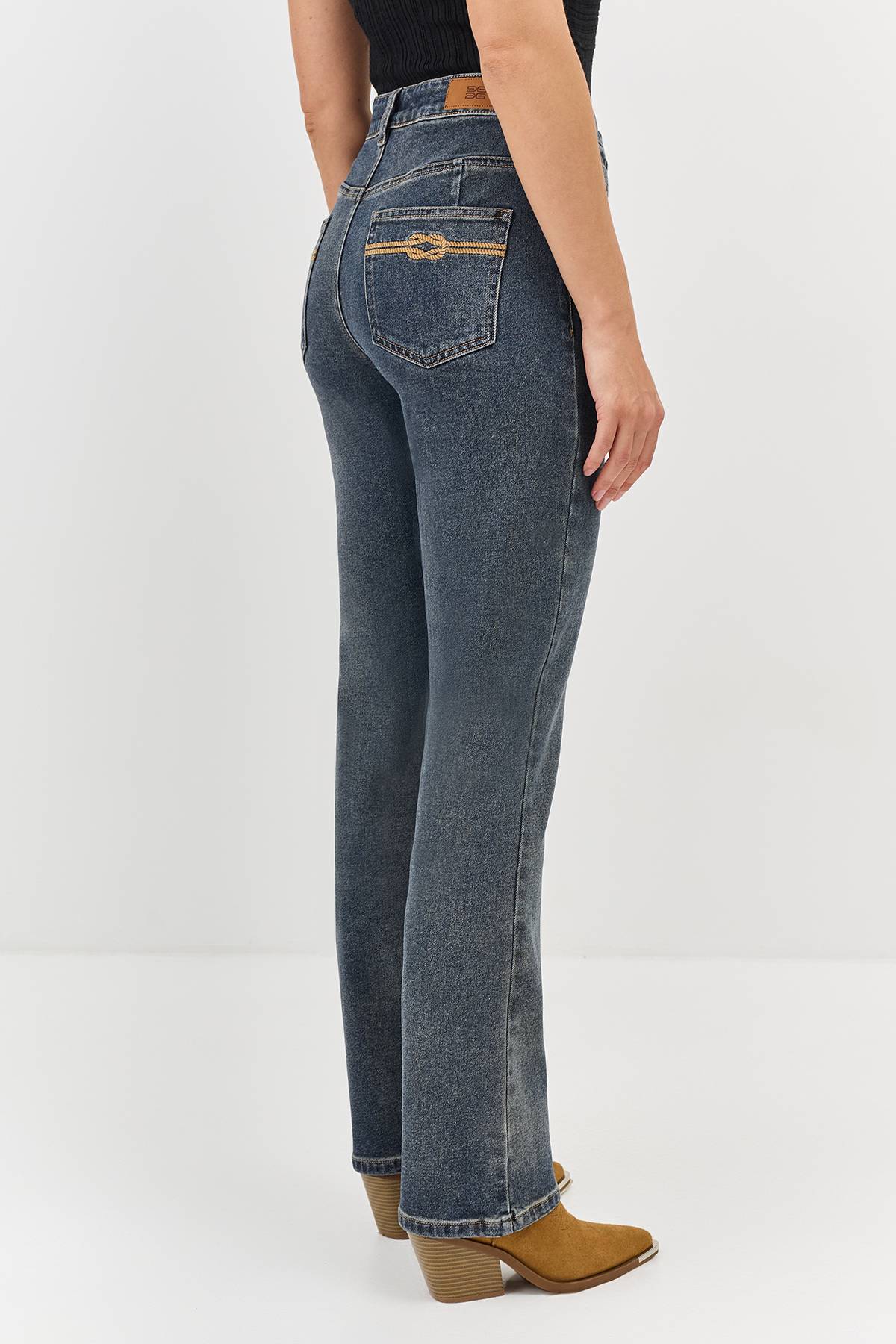 Прямые джинсы с декоративной вышевкой, 40