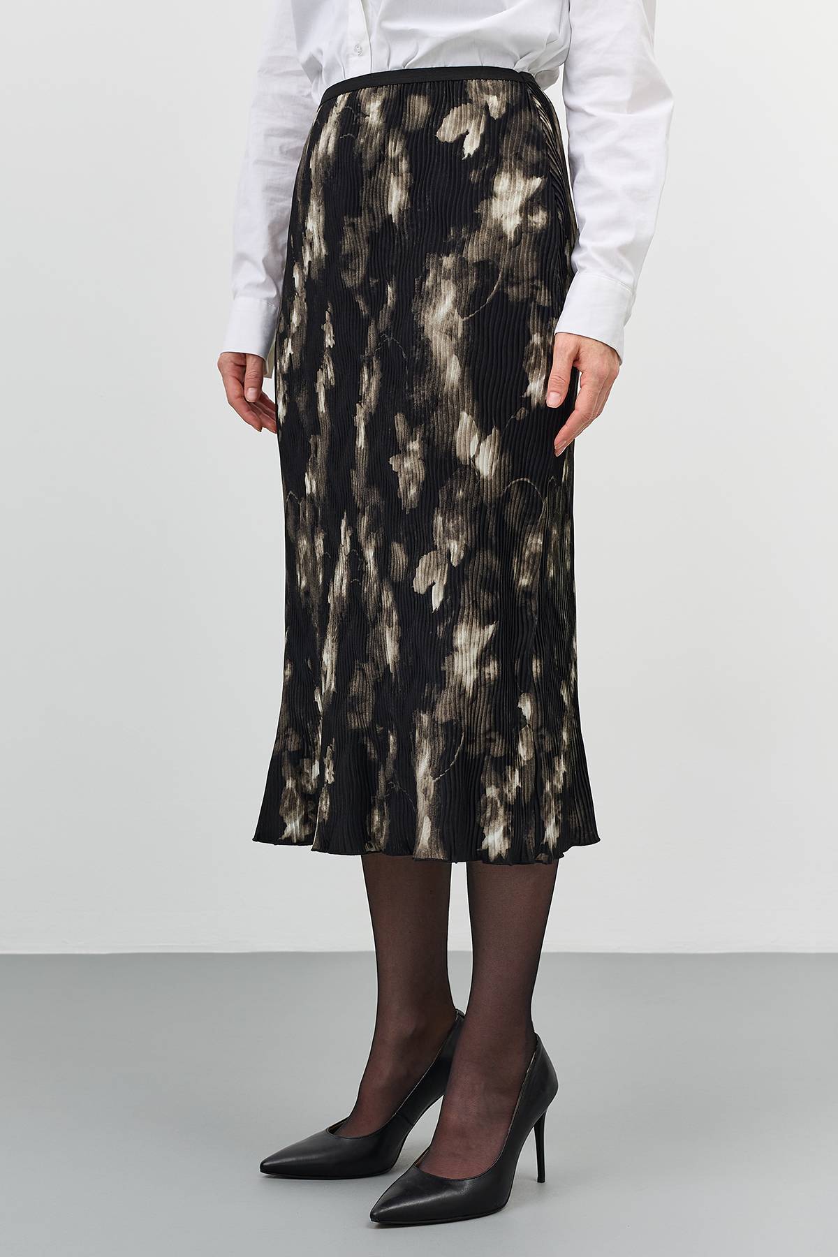 Юбка-плиссе из фактурной ткани, 50