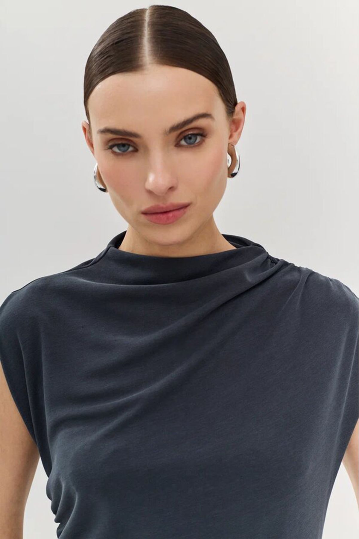 Элегантное платье с закрытой горловиной, 48р