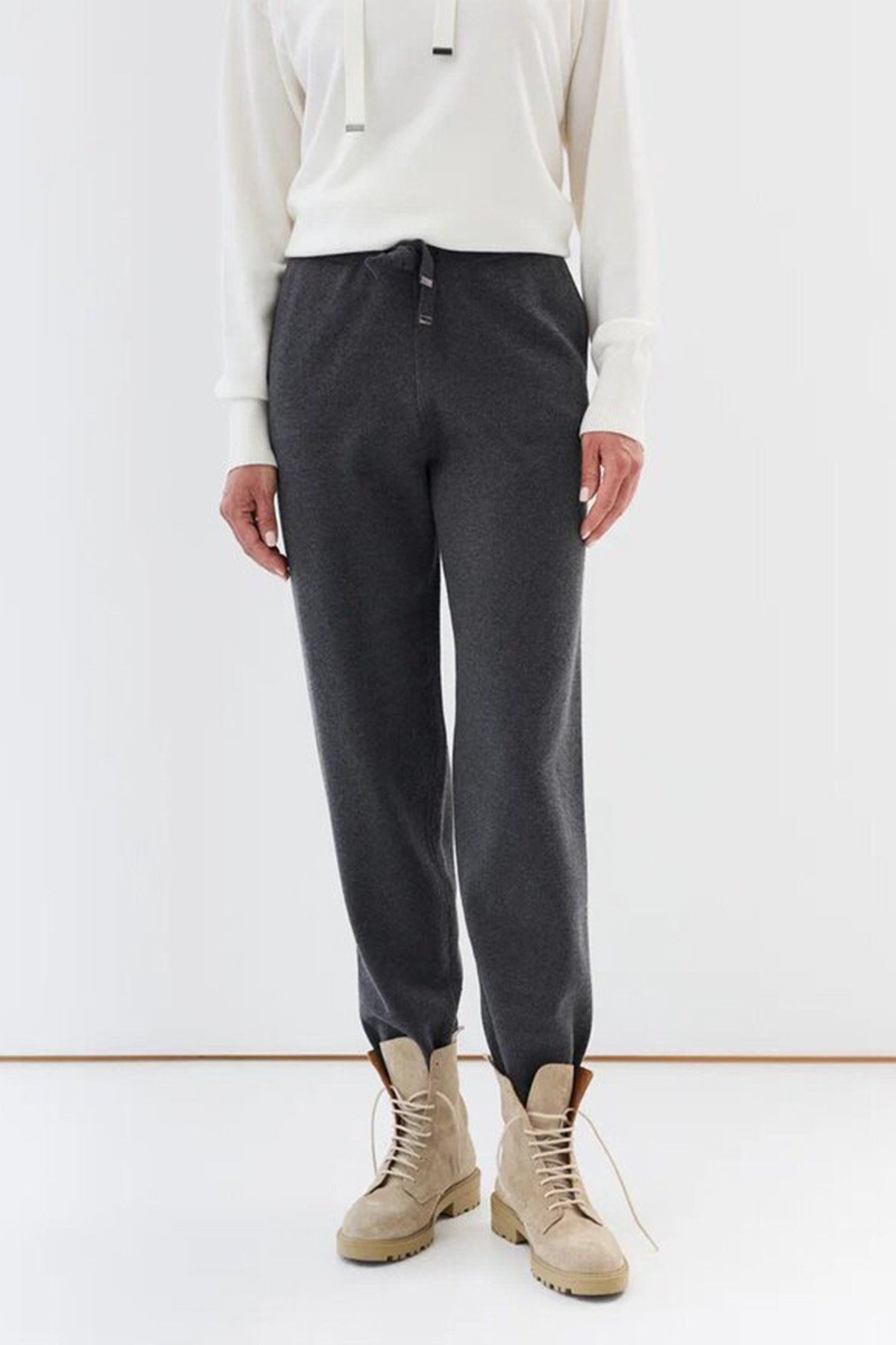 Зауженные к низу вязаные брюки с шерстью, 44р