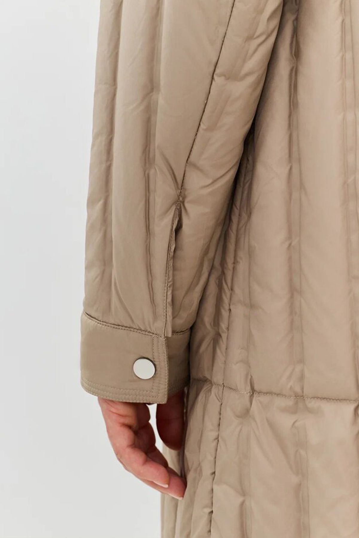 Пуховое пальто с вертикальной стежкой, 42р