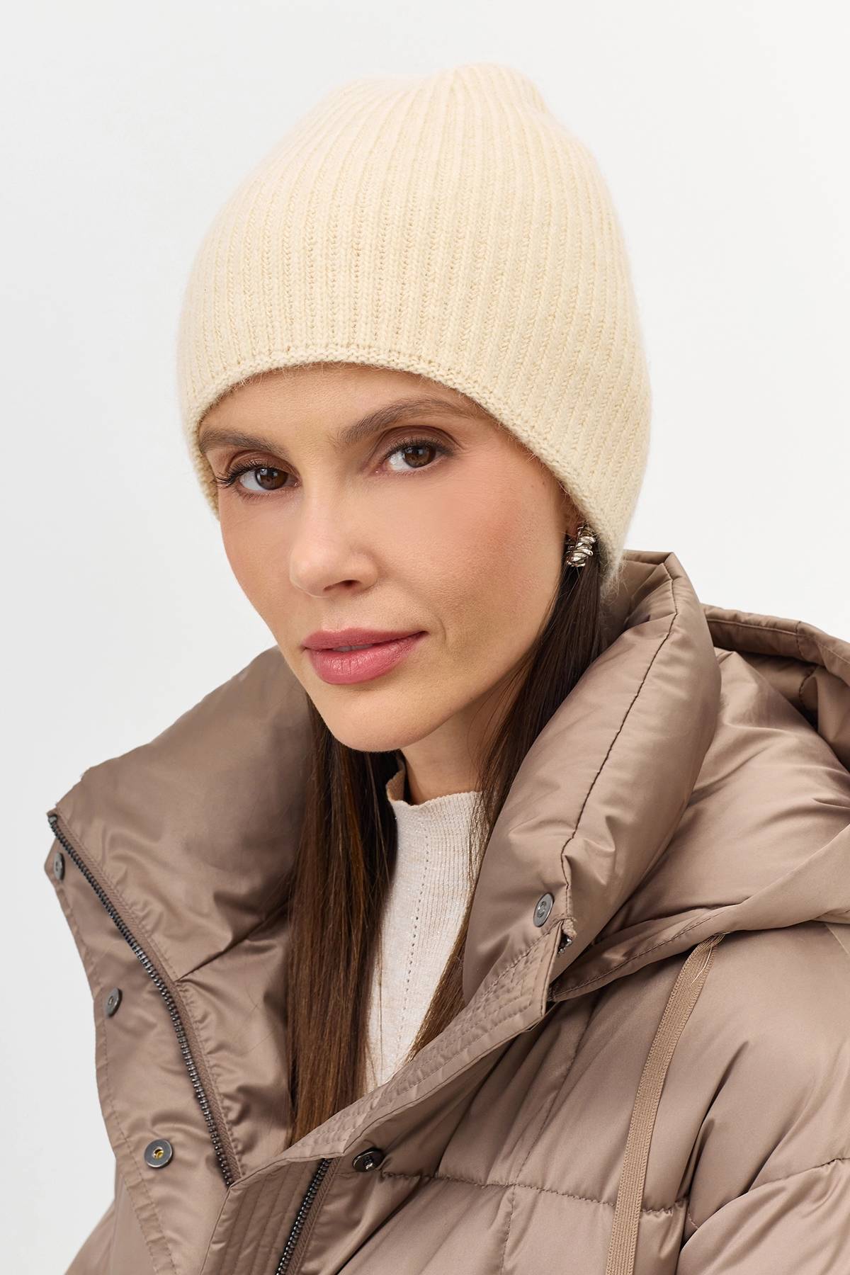 Светлая шапка в рубчик с ангорой, One