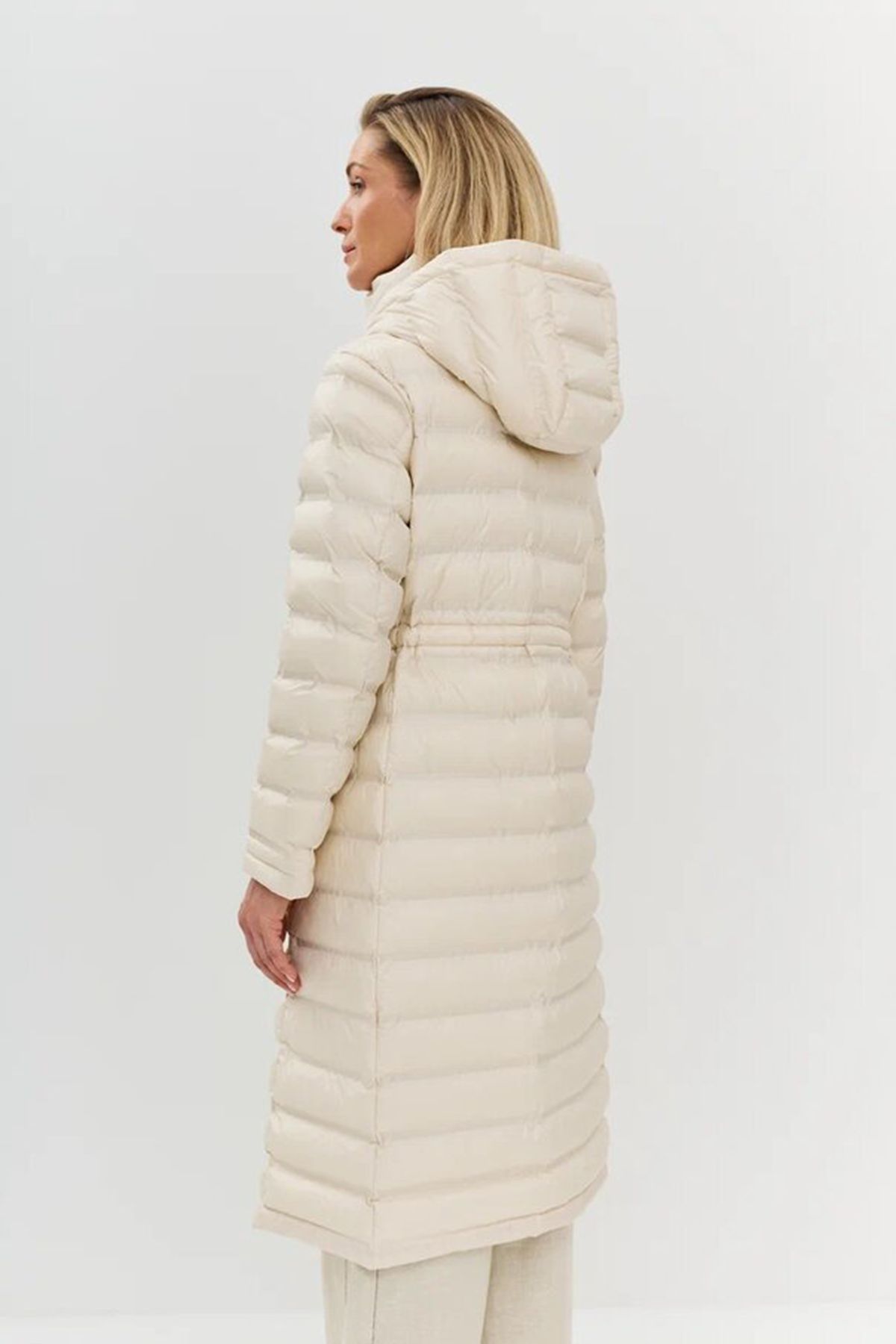 Элегантное пальто с горизонтальной стежкой, 46р