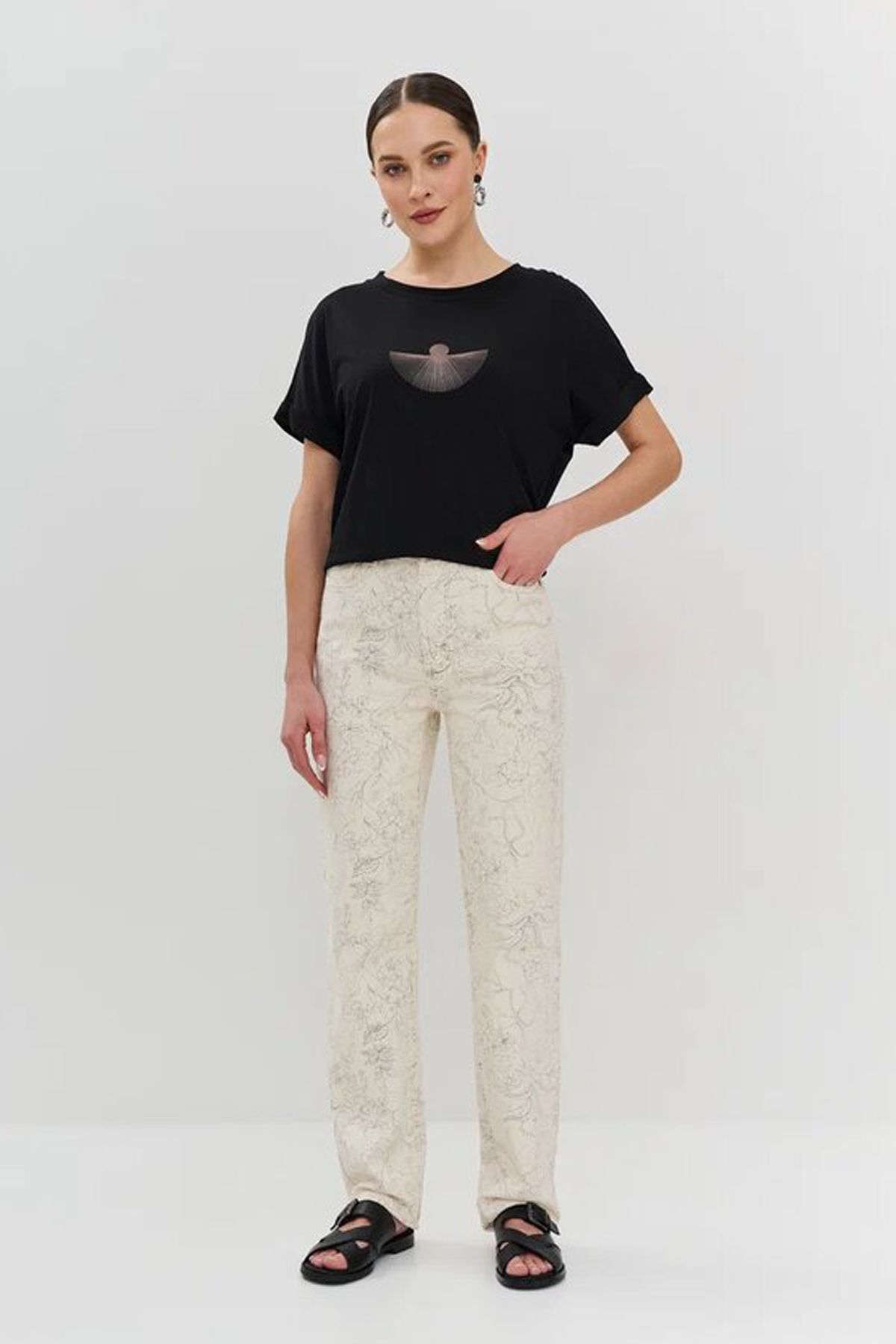 Стильная футболка с круглым вырезом на горловине, 54р