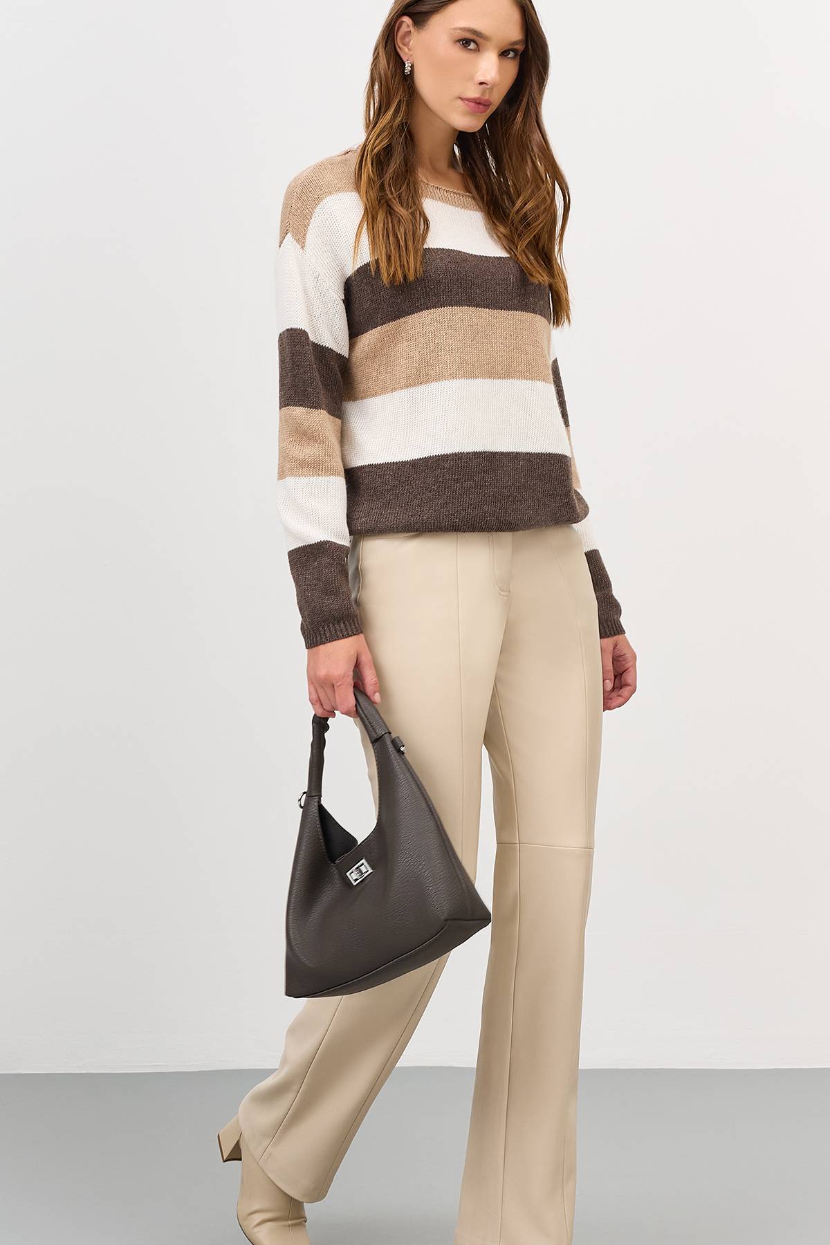 Тонкий джемпер в контрастную полоску, 46