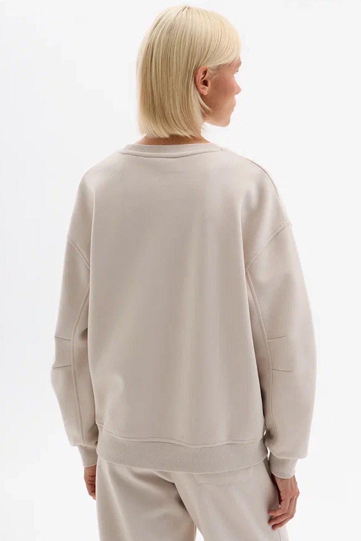 Джемпер-свитшот с флок-принтом в бежевом цвете, 42р