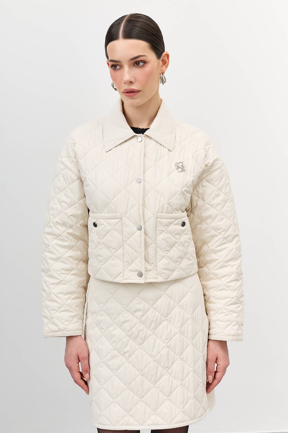 Лимитированная серия светло-бежевая куртка с палантином, 48