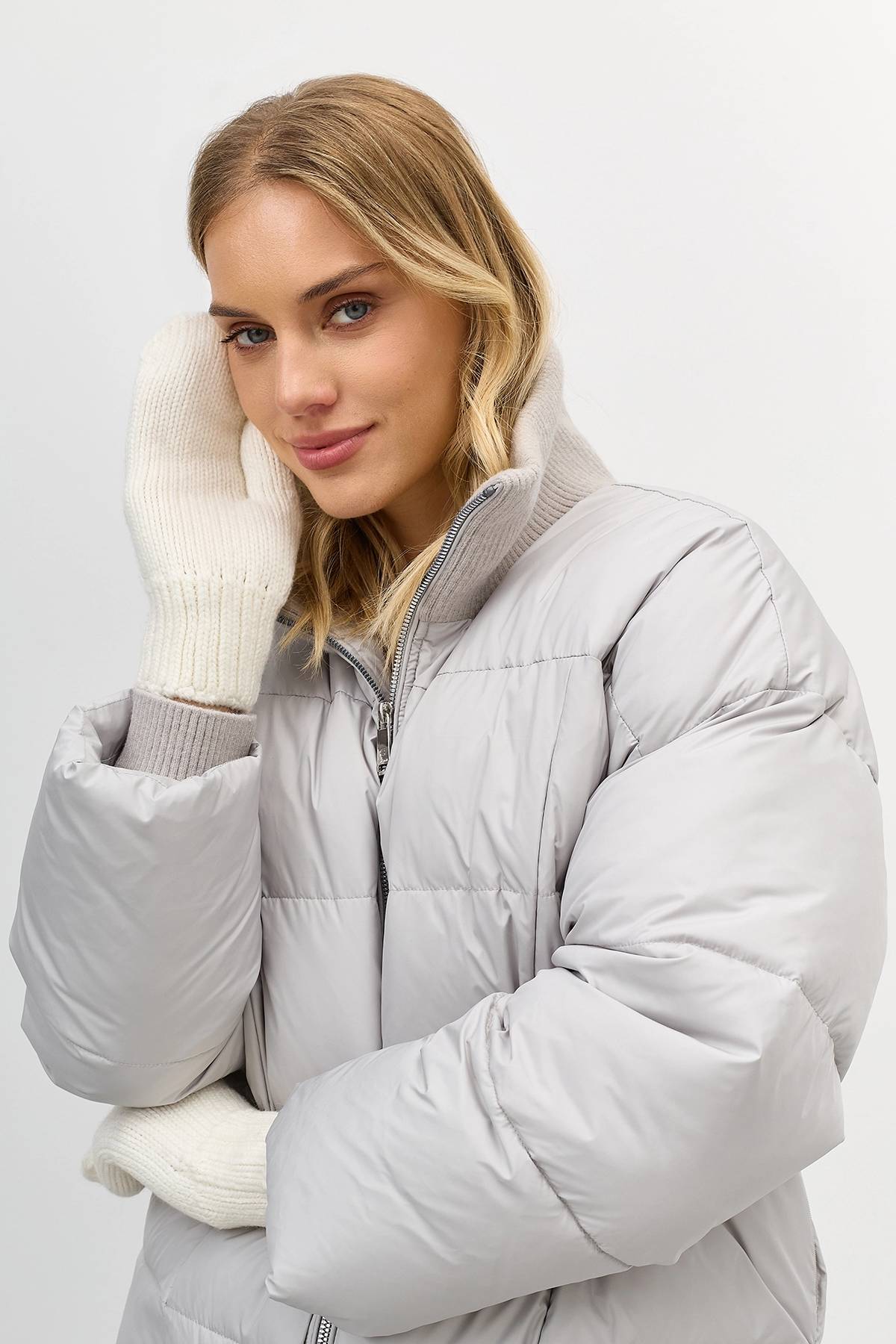 Белые теплые варежки с ангорой, One