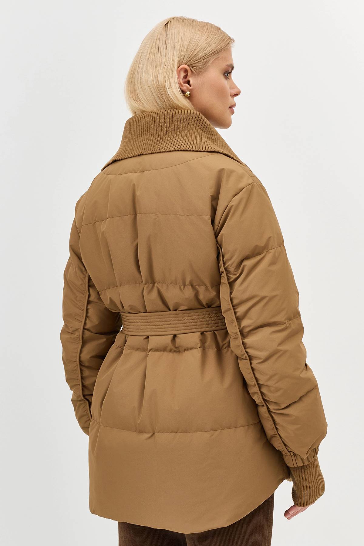 Лимитированная серия объемная куртка в цвете кэмел с палантином, 46