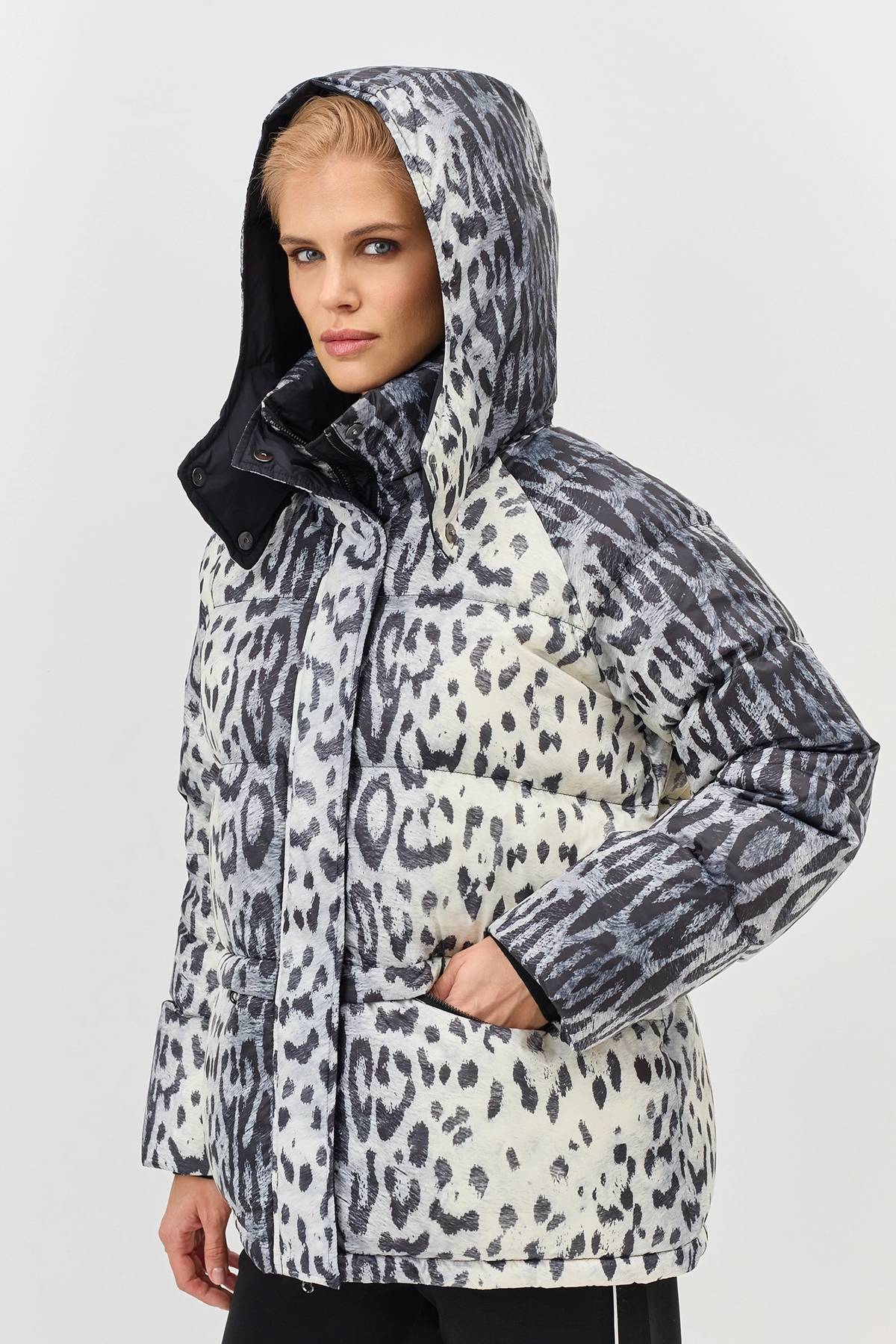 Лимитированная серия  куртка с анималистичным принтом и палантин, 42