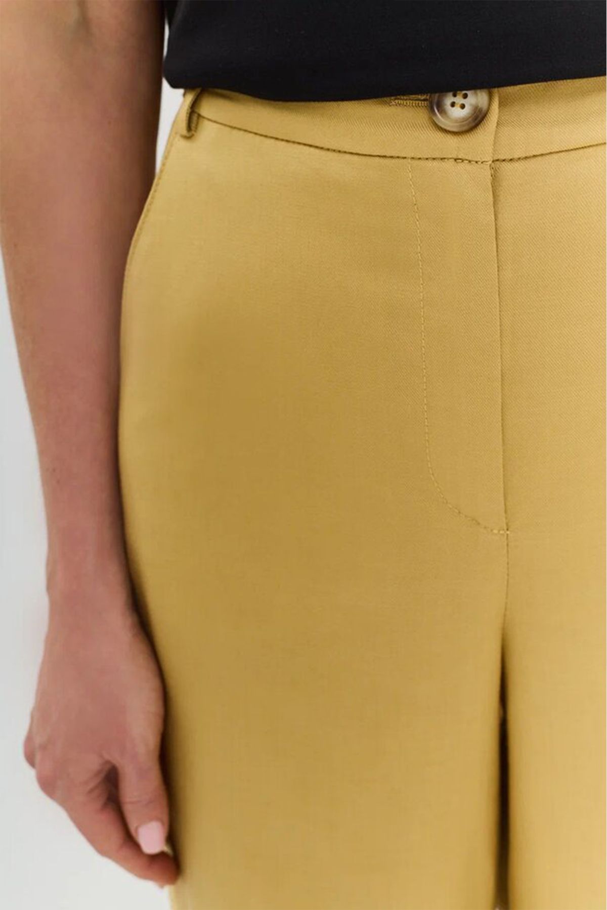 Горчичные брюки с карманами, 42р