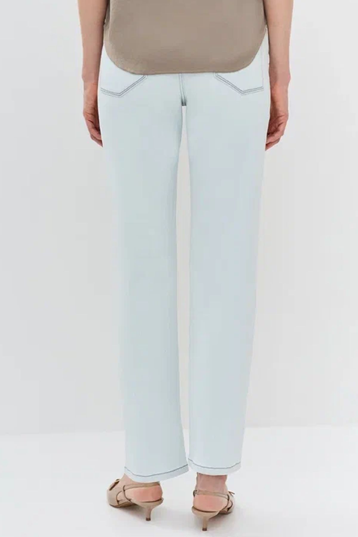 Светлые джинсы прямого силуэта, 44р