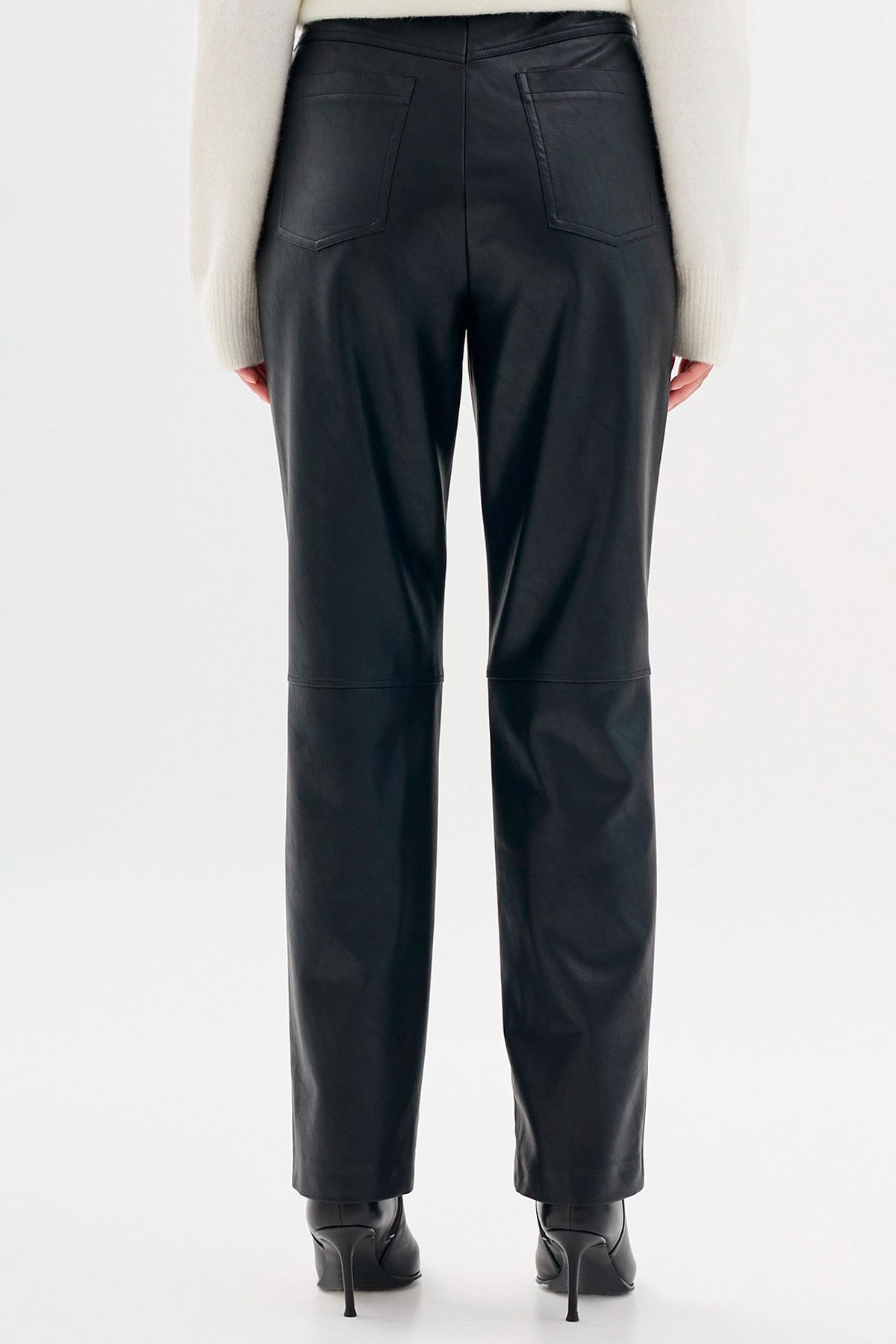 Однотонные брюки из полиуретана в чёрном цвете, 50р