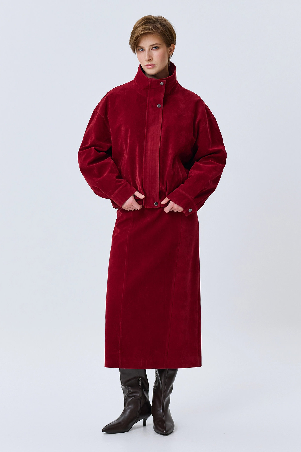 Oversize бомбер из искусственной замши, темно-красный, 50
