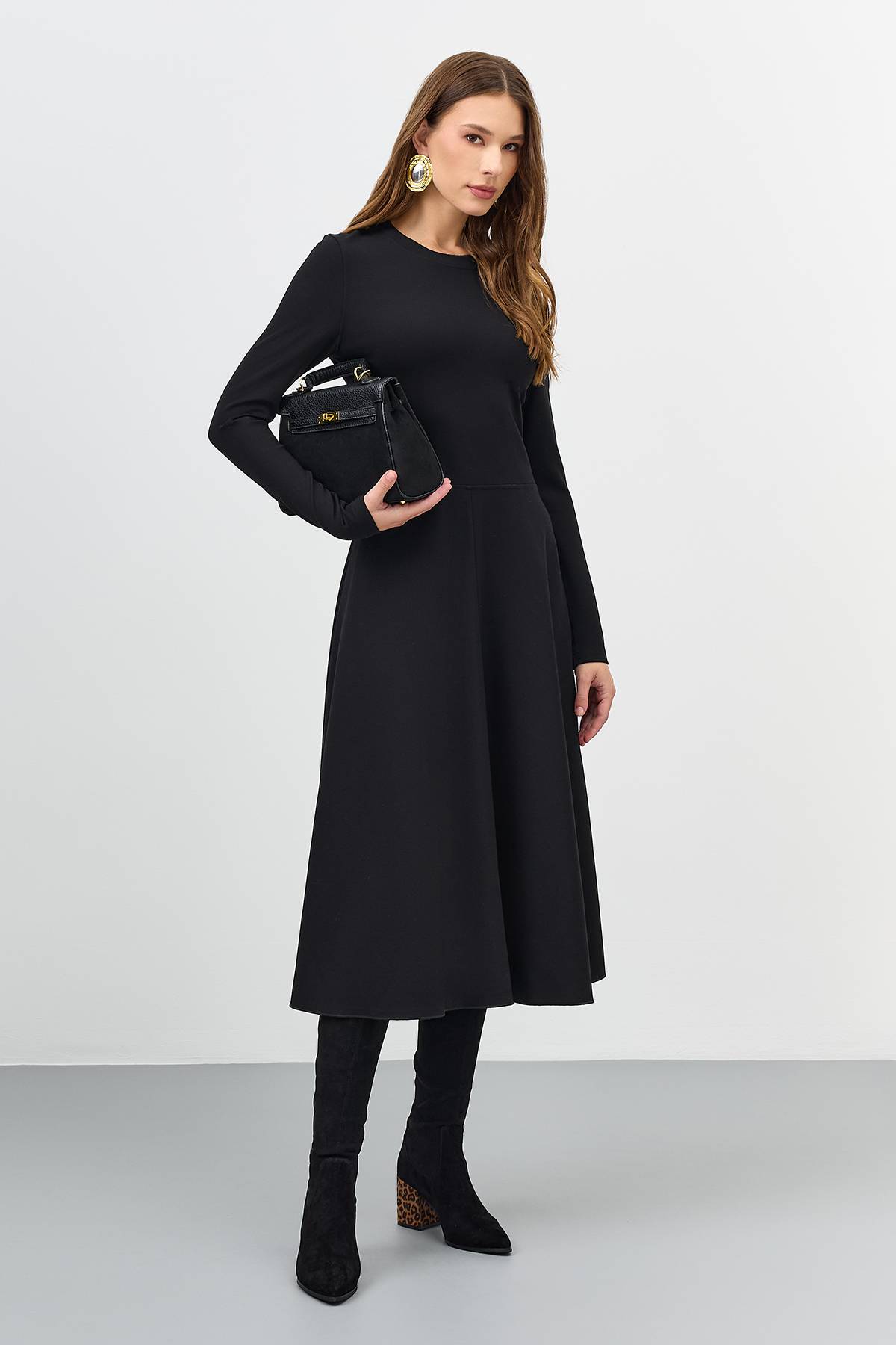 Лимитированная серия приталенное трикотажное платье и ремень