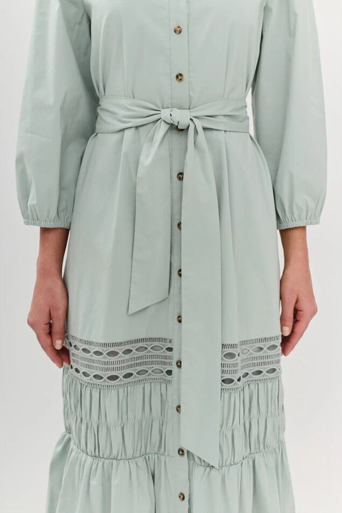 Платье-рубашка с кружевными вставками, 52р