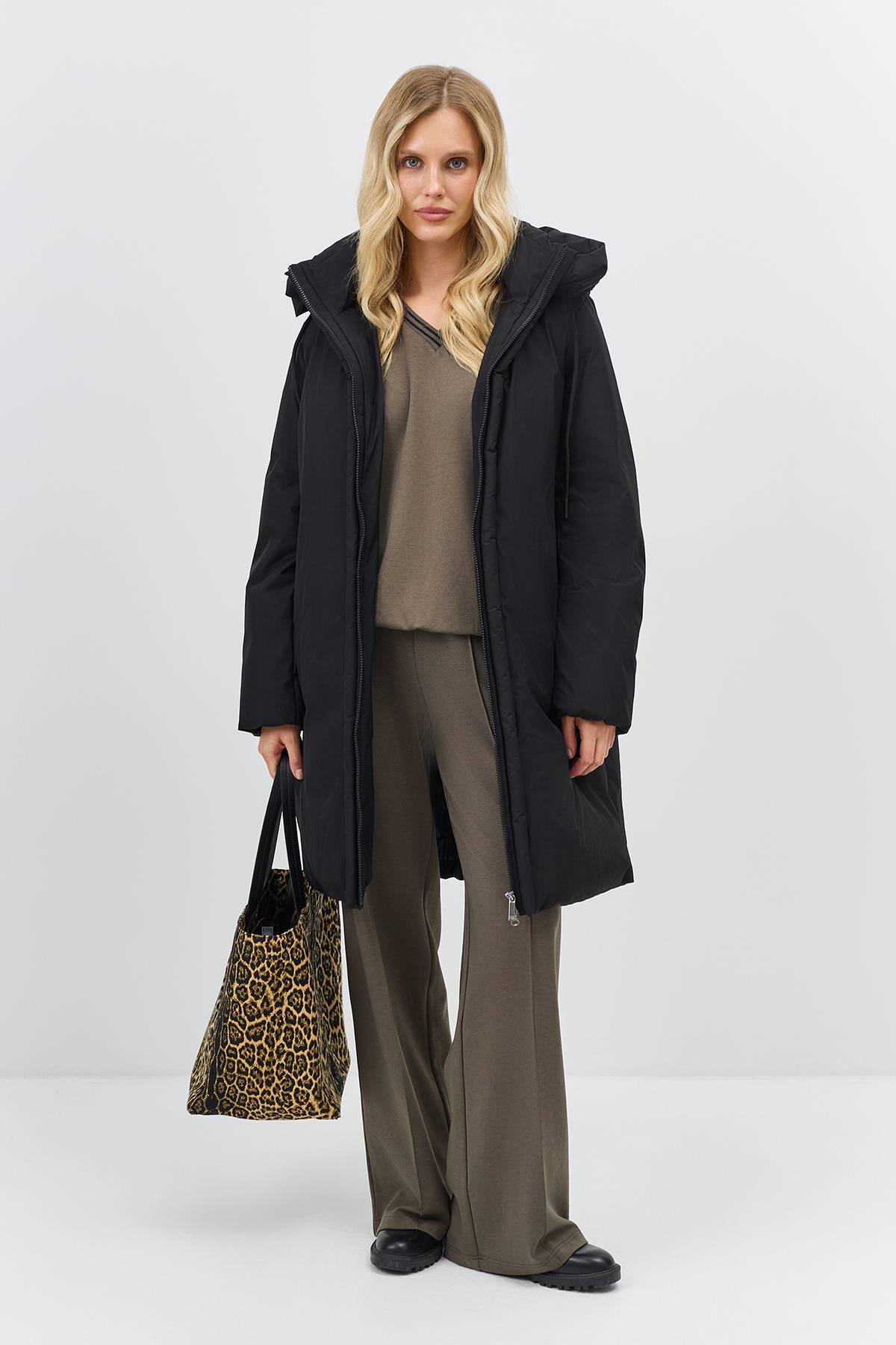 Лимитированная серия Пуховое пальто с внутренней стёжкой с палантином, 34