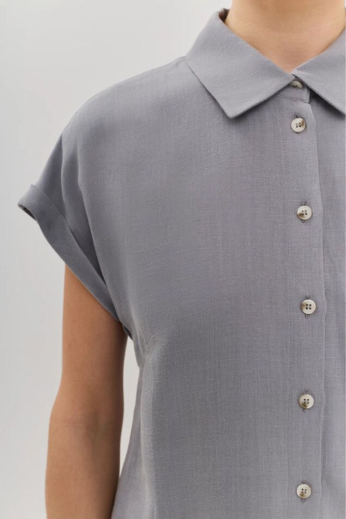 Блузка серого цвета с коротким рукавом, 46р