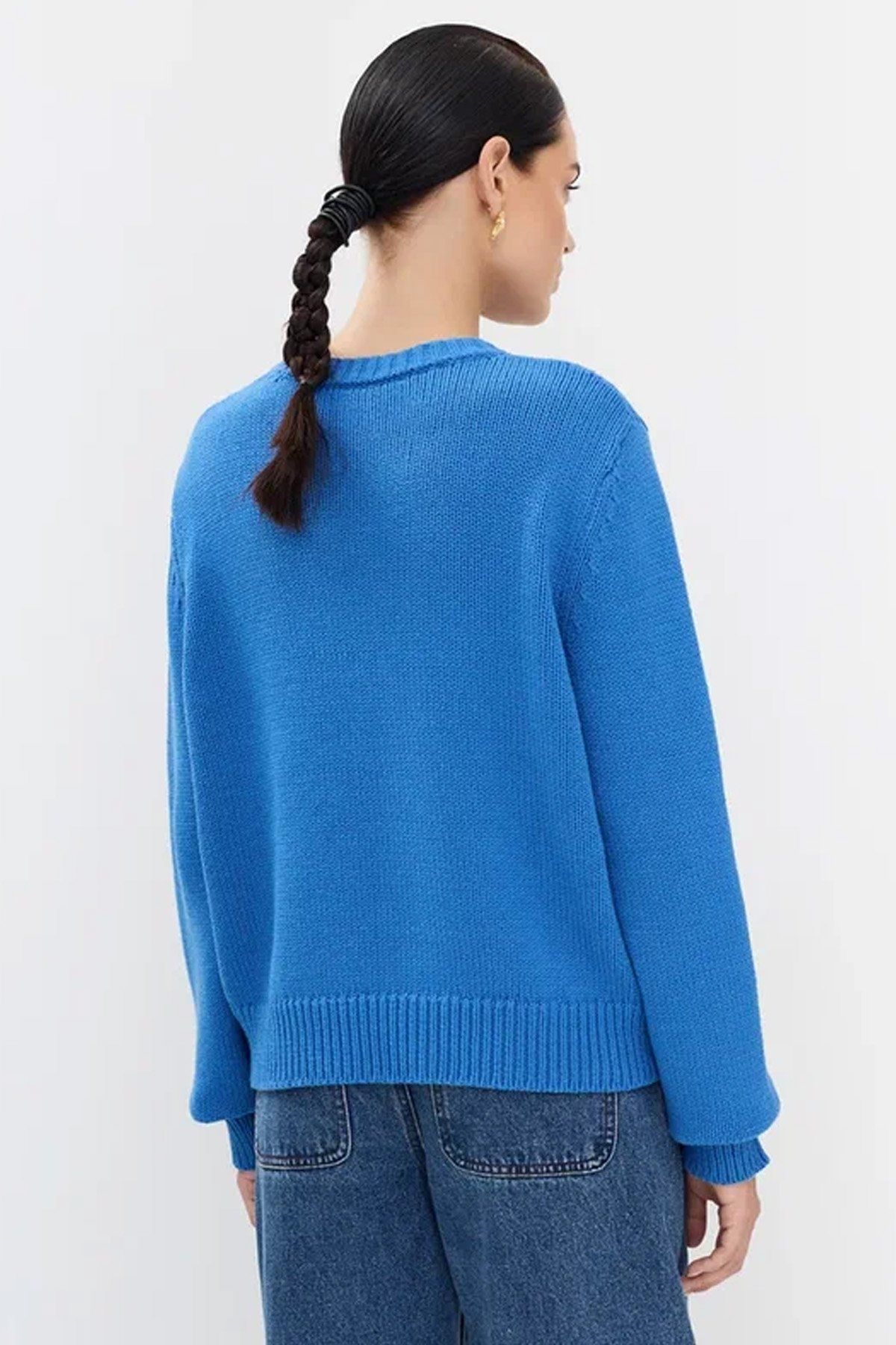 Яркий джемпер прямого силуэта в синем цвете, 48р