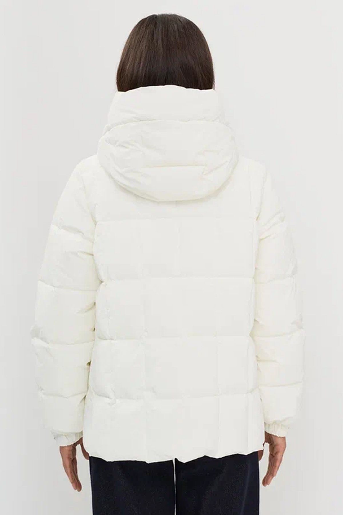 Куртка с декоративной тесьмой по линии капюшона, 50р