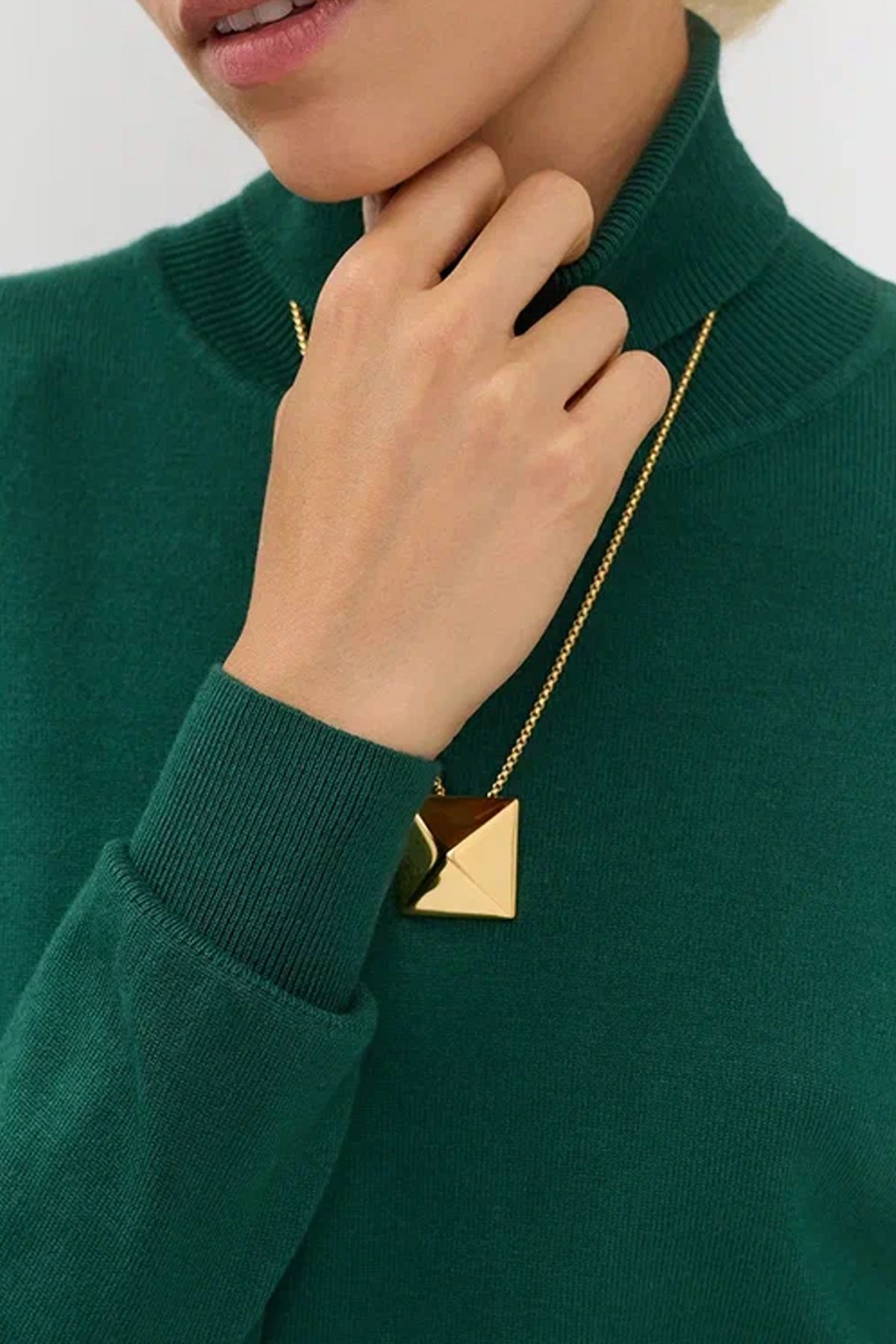 Базовый джемпер-водолазка изумрудного цвета полуприлегающего кроя, 52р