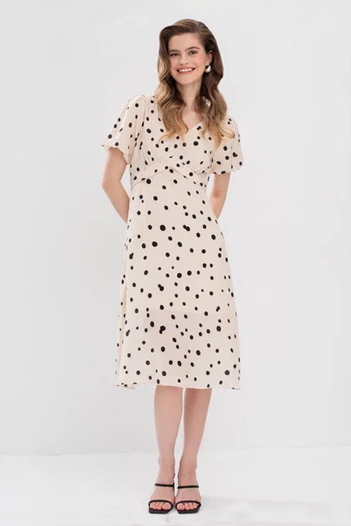 Платье с принтом в чёрный горошек, 40р