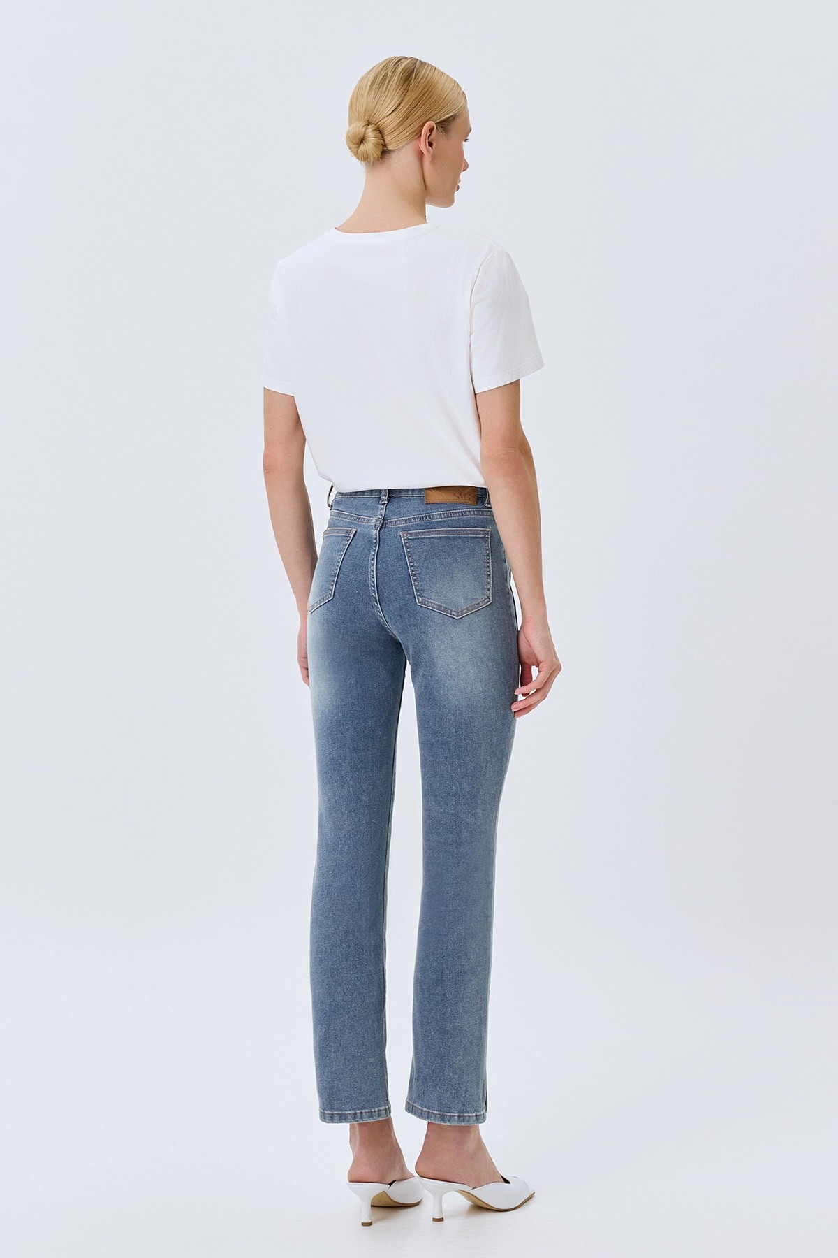 Джинсы slim fit с акцентными швами, 44
