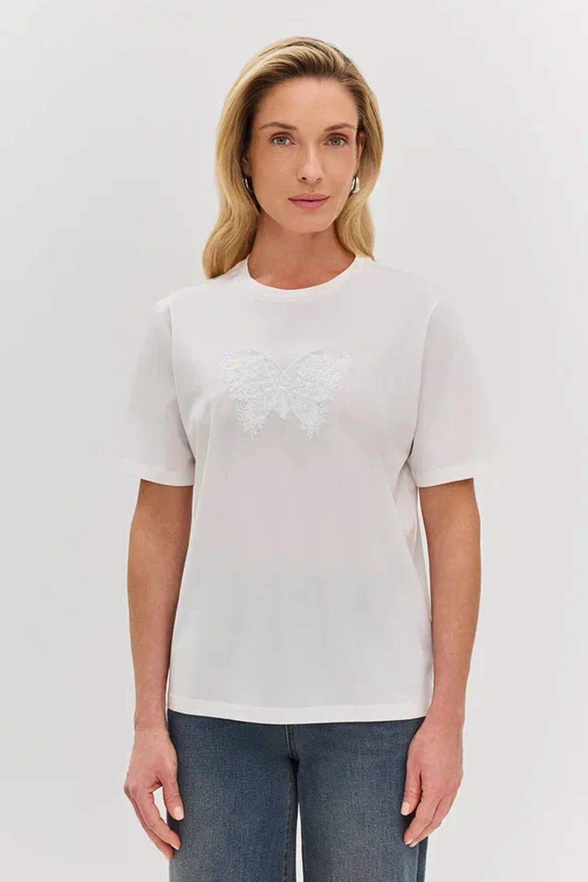 Футболка с вышивкой в форме бабочки, 52р
